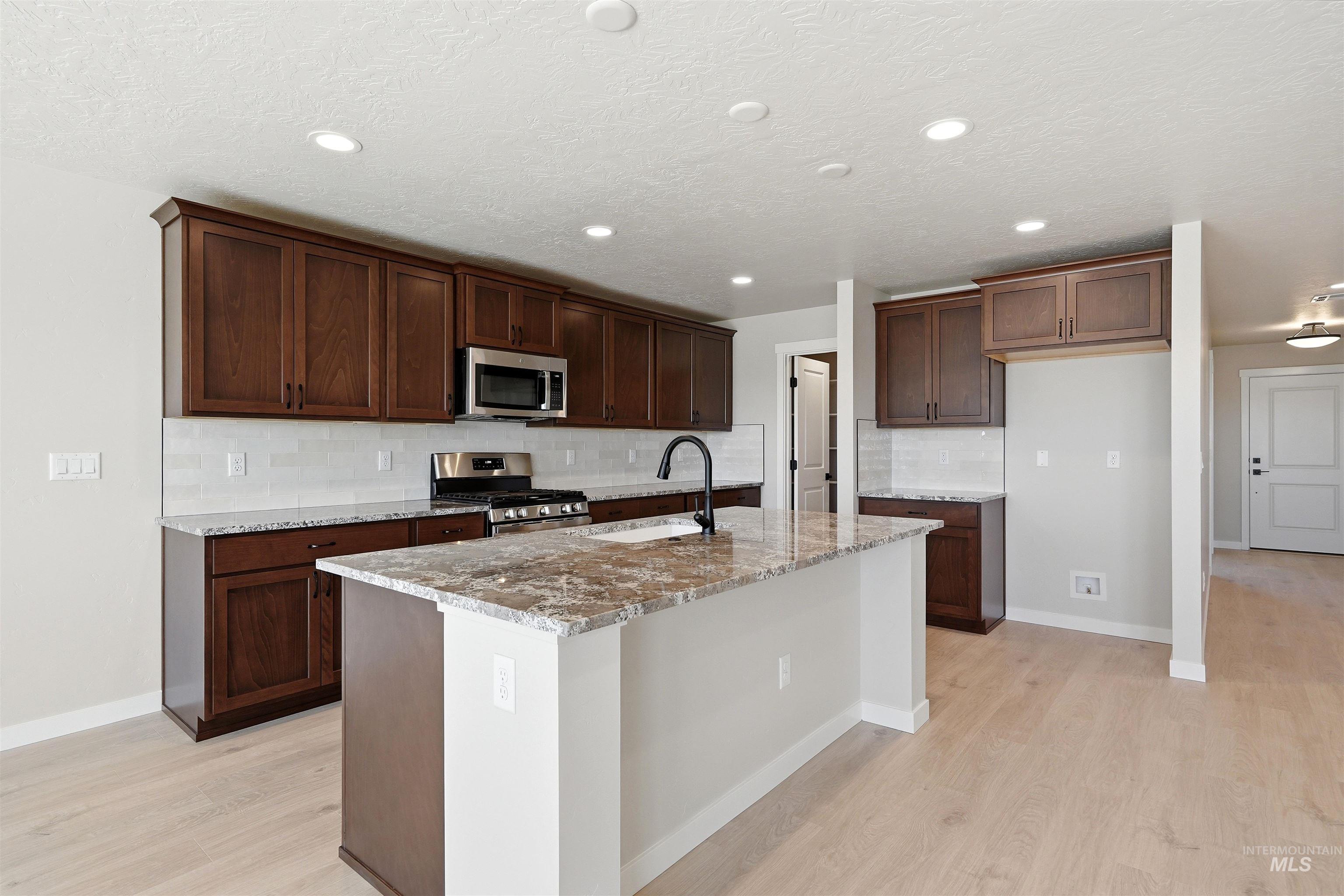 10187 Bellevue Ridge St, Nampa, Idaho 83687, 5 Bedrooms, 3 Bathrooms, Residential For Sale, Price $524,990,MLS 98972464