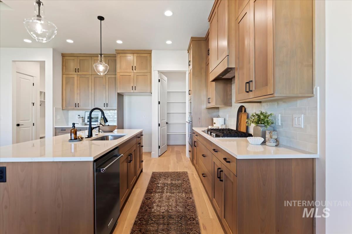 11027 W Lahinch Ln., Kuna, Idaho 83634, 4 Bedrooms, 3 Bathrooms, Residential For Sale, Price $864,880,MLS 98972466