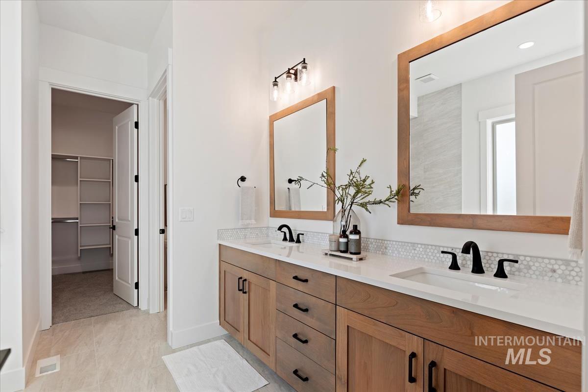 11027 W Lahinch Ln., Kuna, Idaho 83634, 4 Bedrooms, 3 Bathrooms, Residential For Sale, Price $864,880,MLS 98972466