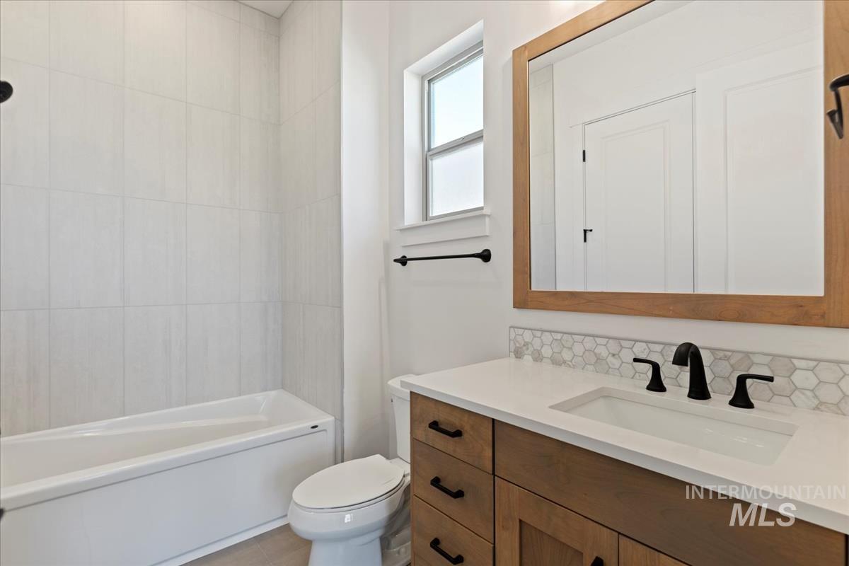 11027 W Lahinch Ln., Kuna, Idaho 83634, 4 Bedrooms, 3 Bathrooms, Residential For Sale, Price $864,880,MLS 98972466