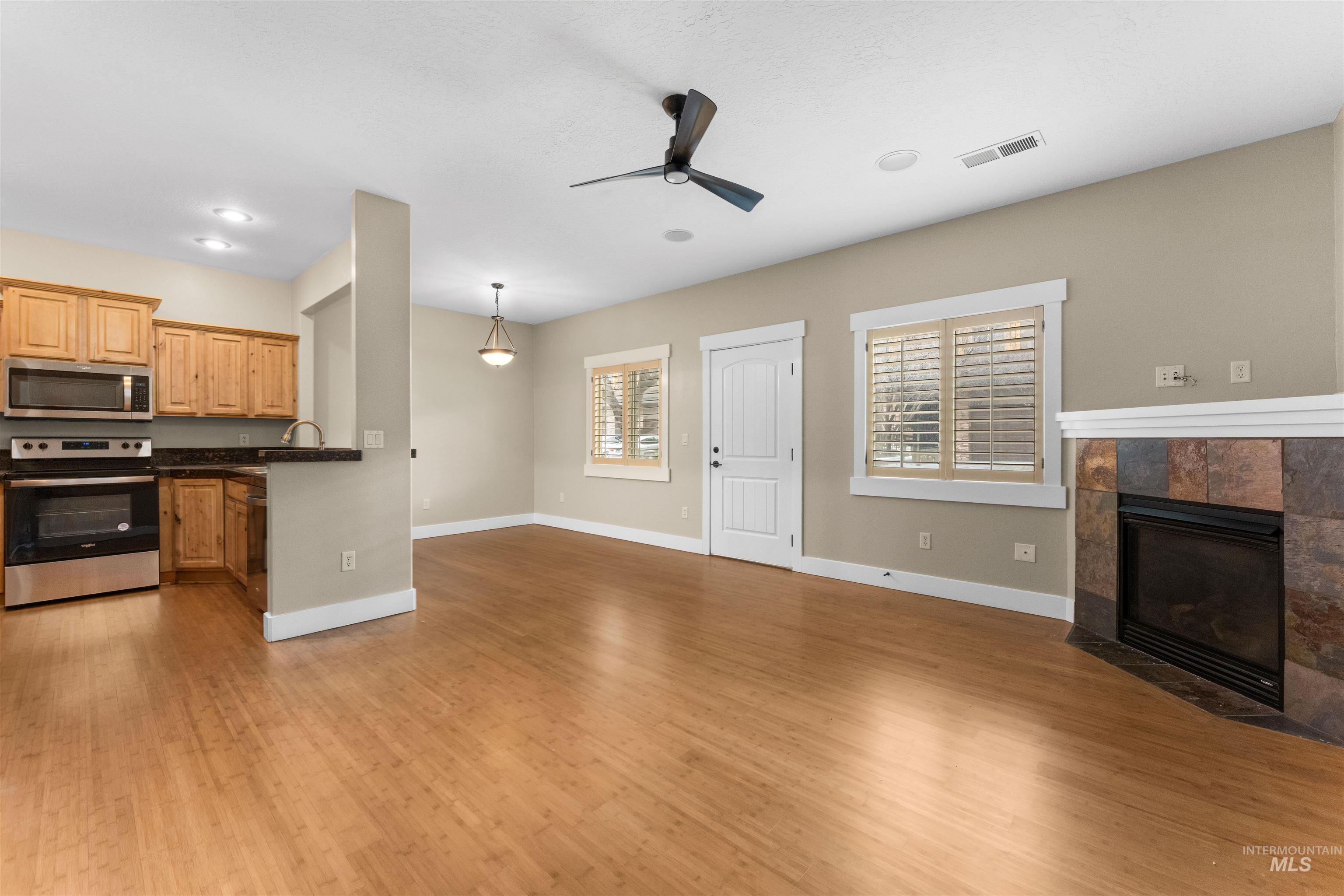 5231 W Morris Hill Rd, Boise, Idaho 83706, 3 Bedrooms, 2.5 Bathrooms, Residential For Sale, Price $425,000,MLS 98972467