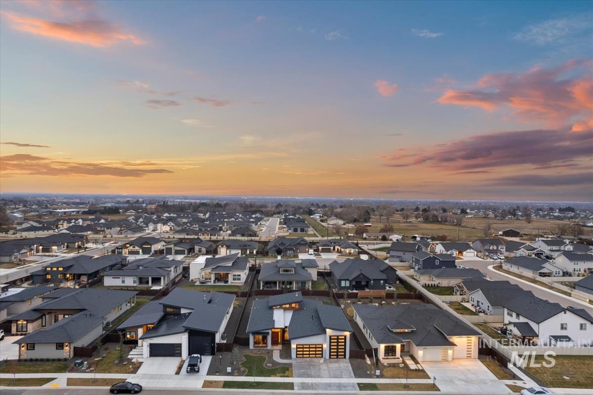 9967 W Bouvardia St, Star, Idaho 83669, 3 Bedrooms, 3.5 Bathrooms, Residential For Sale, Price $1,129,900,MLS 98972472