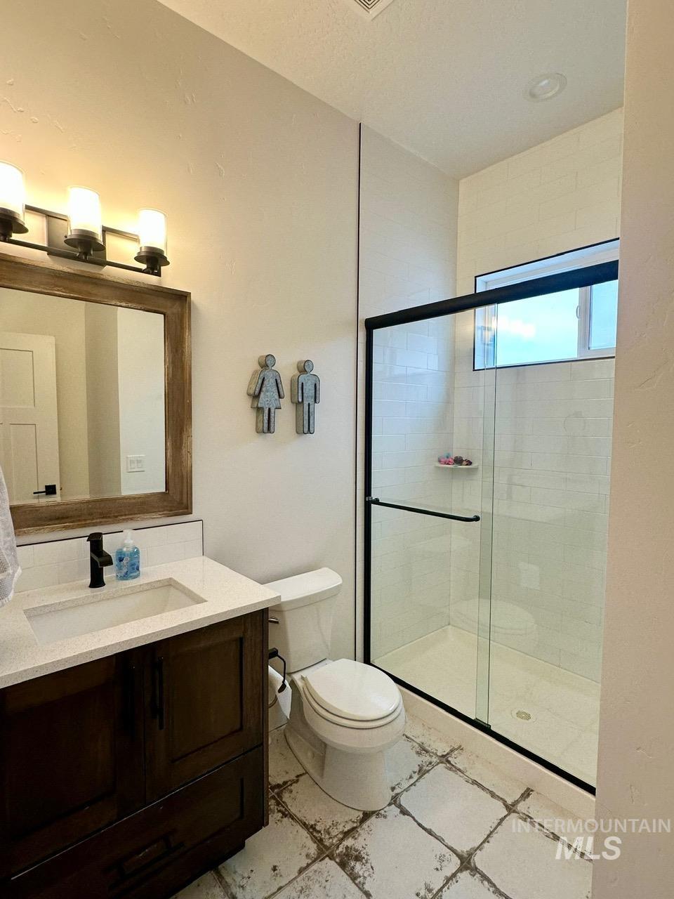 10082 Riverbend Pl, Middleton, Idaho 83644, 5 Bedrooms, 4 Bathrooms, Residential For Sale, Price $1,299,000,MLS 98972473