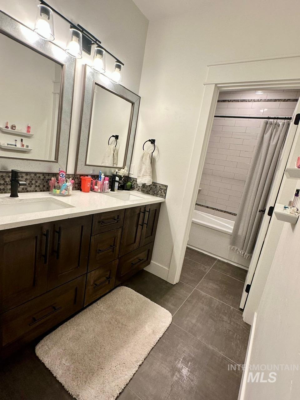 10082 Riverbend Pl, Middleton, Idaho 83644, 5 Bedrooms, 4 Bathrooms, Residential For Sale, Price $1,299,000,MLS 98972473