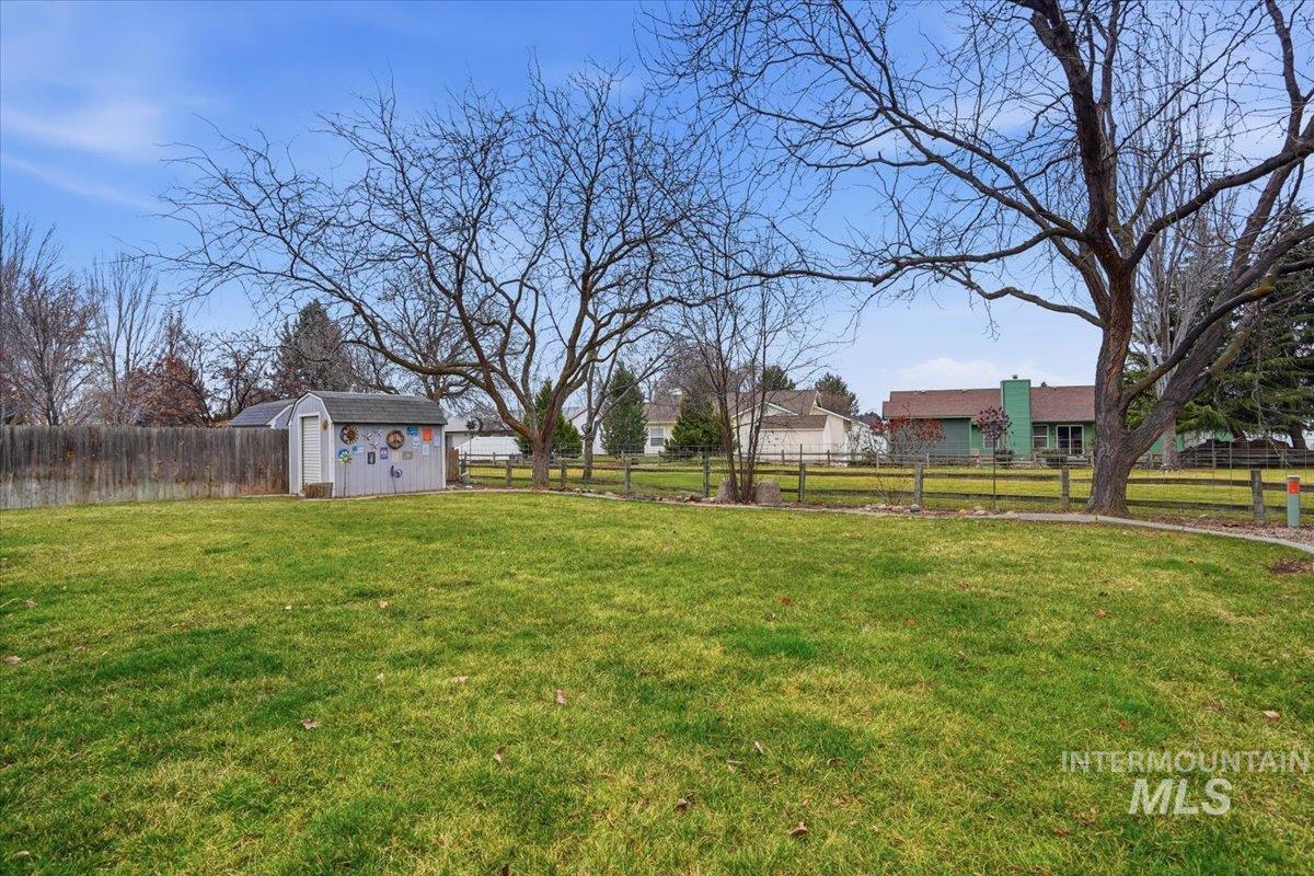 3775 E. Eisenhower, Meridian, Idaho 83642, 3 Bedrooms, 2 Bathrooms, Residential For Sale, Price $405,000,MLS 98972477