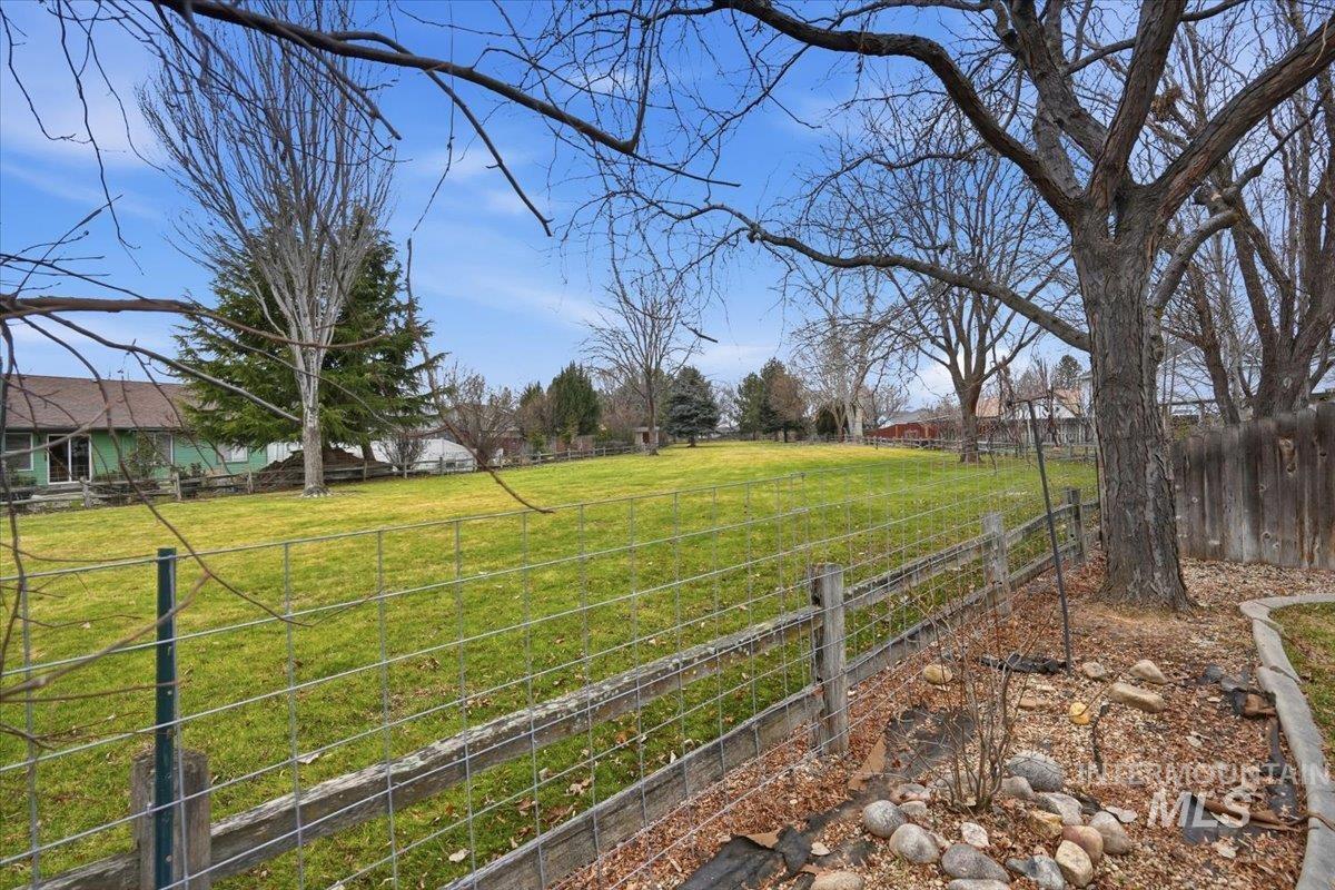 3775 E. Eisenhower, Meridian, Idaho 83642, 3 Bedrooms, 2 Bathrooms, Residential For Sale, Price $405,000,MLS 98972477