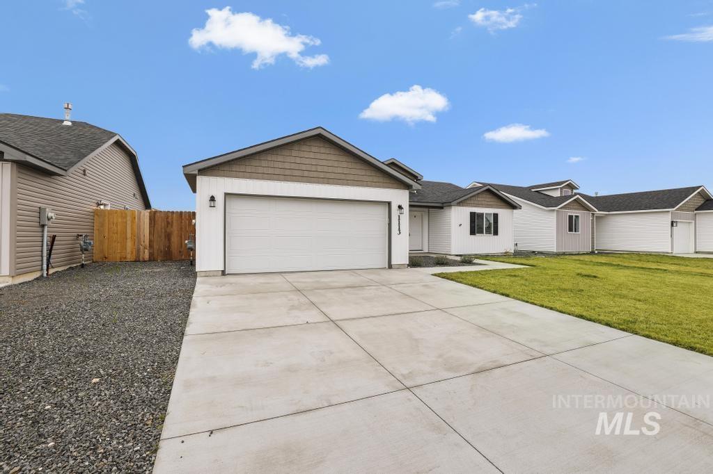 1113 Meadow Lake Loop, Buhl, Idaho 83316, 4 Bedrooms, 2 Bathrooms, Residential For Sale, Price $375,000,MLS 98972481