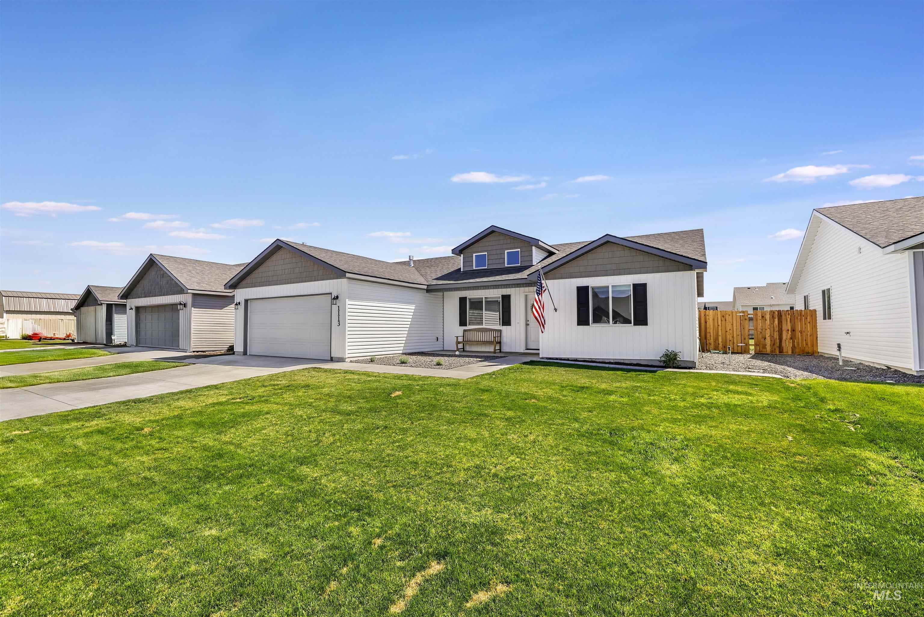 1113 Meadow Lake Loop, Buhl, Idaho 83316, 4 Bedrooms, 2 Bathrooms, Residential For Sale, Price $375,000,MLS 98972481
