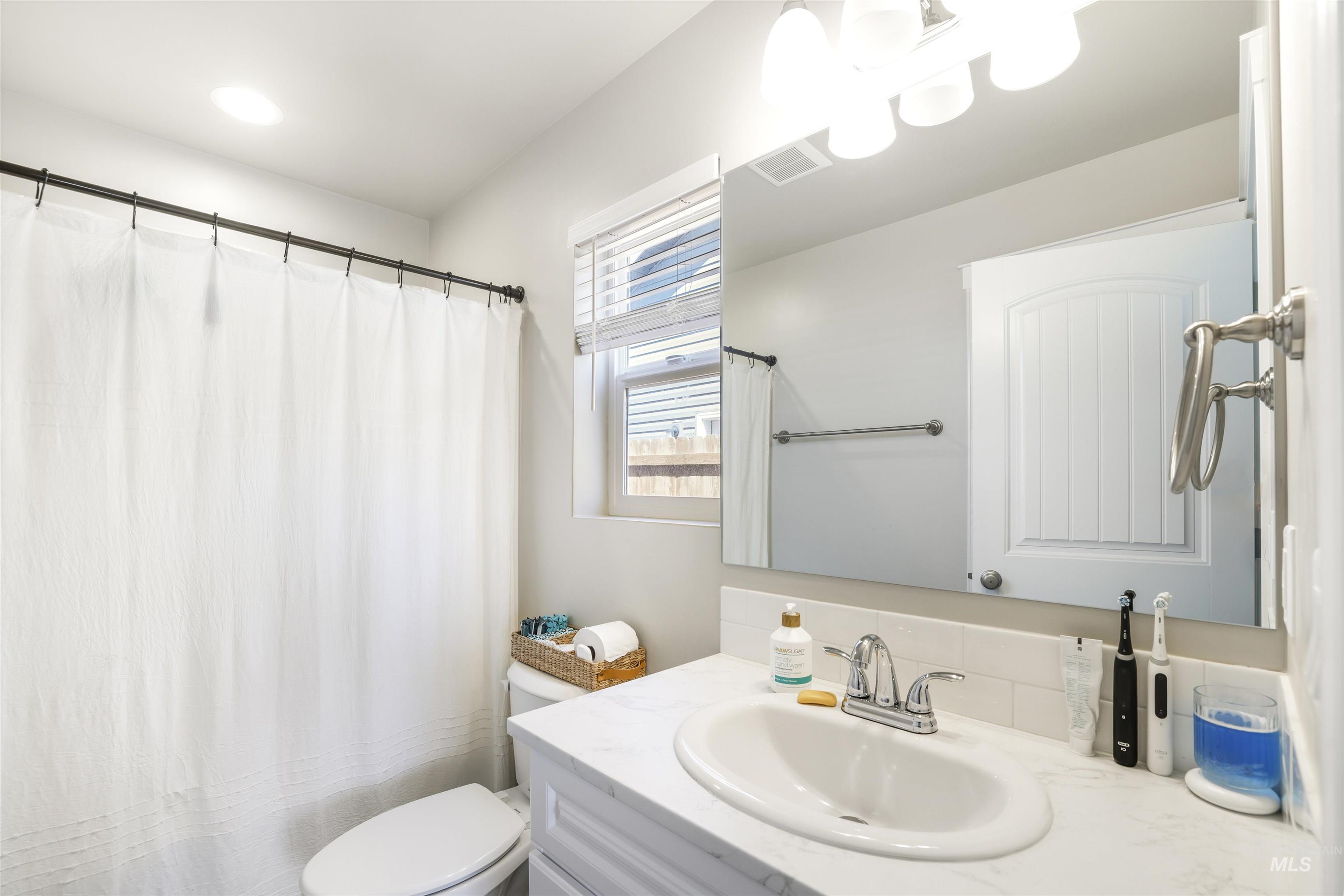 1113 Meadow Lake Loop, Buhl, Idaho 83316, 4 Bedrooms, 2 Bathrooms, Residential For Sale, Price $375,000,MLS 98972481