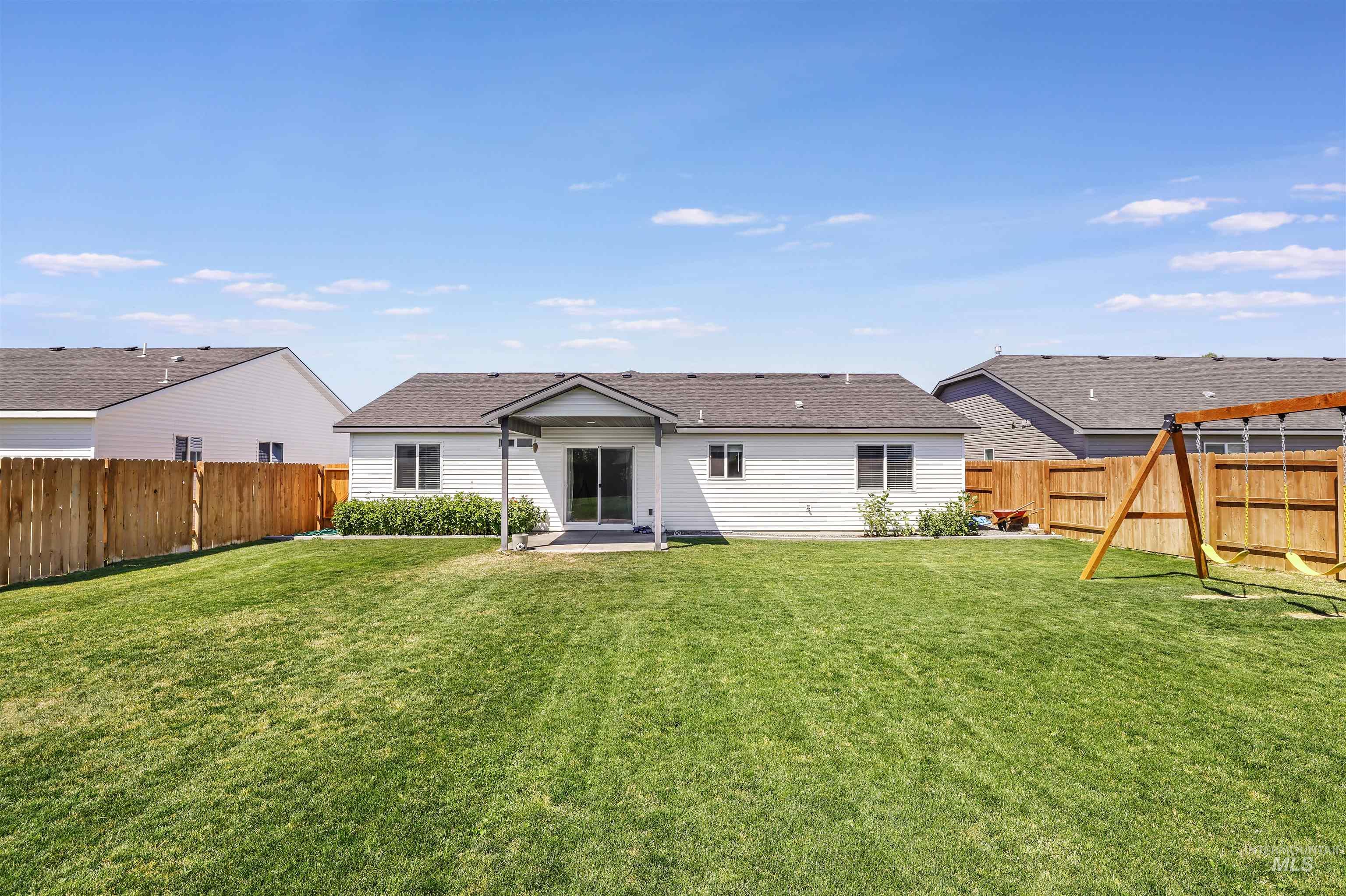 1113 Meadow Lake Loop, Buhl, Idaho 83316, 4 Bedrooms, 2 Bathrooms, Residential For Sale, Price $375,000,MLS 98972481