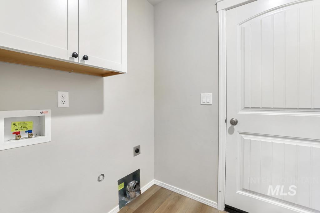 1113 Meadow Lake Loop, Buhl, Idaho 83316, 4 Bedrooms, 2 Bathrooms, Residential For Sale, Price $375,000,MLS 98972481