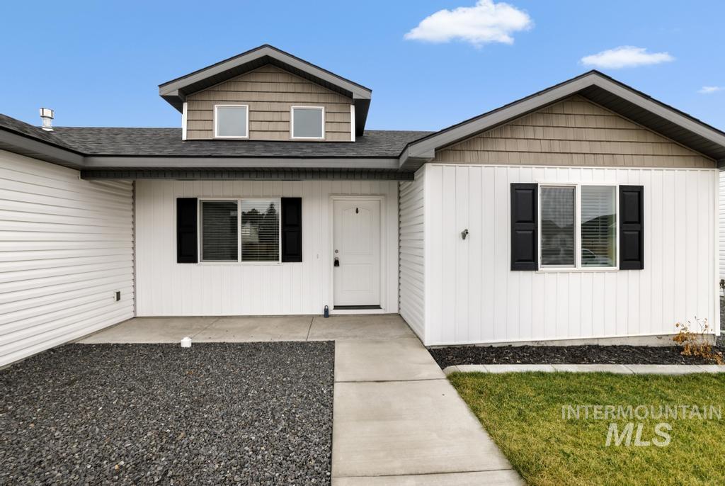 1113 Meadow Lake Loop, Buhl, Idaho 83316, 4 Bedrooms, 2 Bathrooms, Residential For Sale, Price $375,000,MLS 98972481