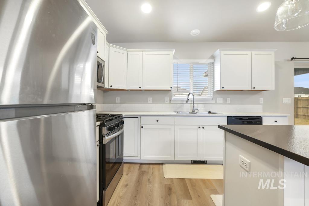 1113 Meadow Lake Loop, Buhl, Idaho 83316, 4 Bedrooms, 2 Bathrooms, Residential For Sale, Price $375,000,MLS 98972481