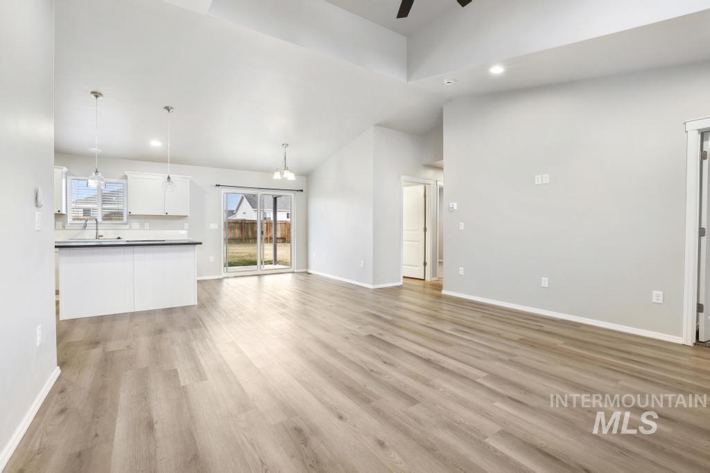 1113 Meadow Lake Loop, Buhl, Idaho 83316, 4 Bedrooms, 2 Bathrooms, Residential For Sale, Price $375,000,MLS 98972481