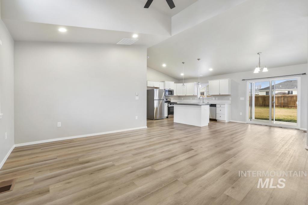 1113 Meadow Lake Loop, Buhl, Idaho 83316, 4 Bedrooms, 2 Bathrooms, Residential For Sale, Price $375,000,MLS 98972481