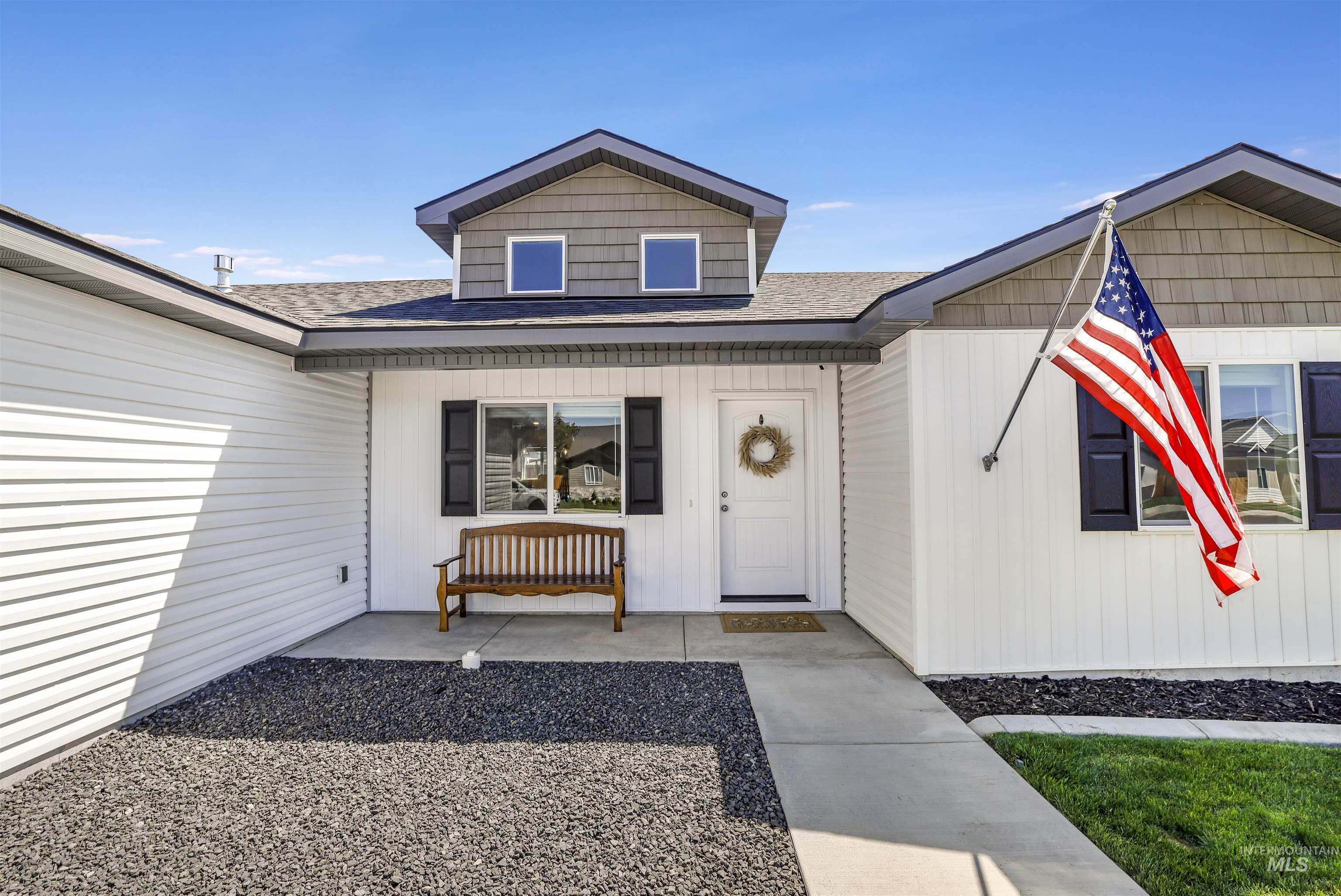 1113 Meadow Lake Loop, Buhl, Idaho 83316, 4 Bedrooms, 2 Bathrooms, Residential For Sale, Price $375,000,MLS 98972481