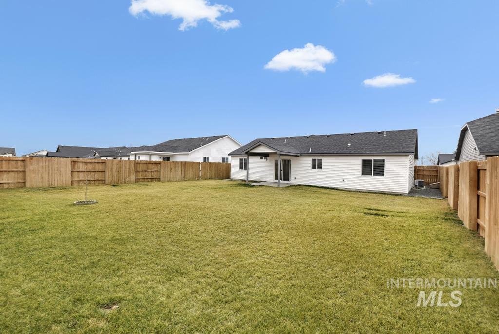 1113 Meadow Lake Loop, Buhl, Idaho 83316, 4 Bedrooms, 2 Bathrooms, Residential For Sale, Price $375,000,MLS 98972481