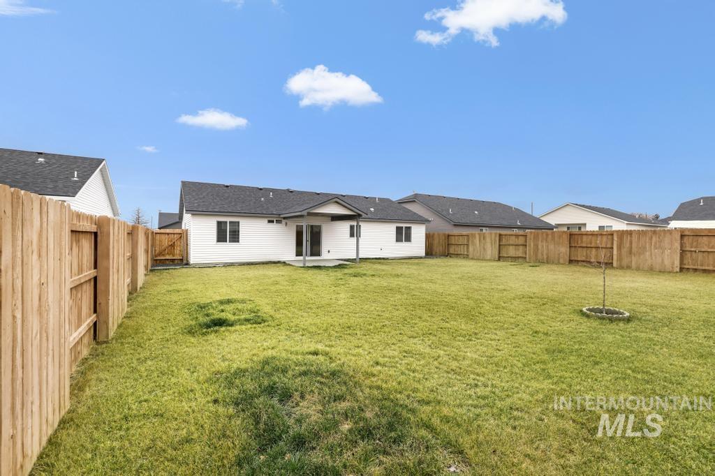 1113 Meadow Lake Loop, Buhl, Idaho 83316, 4 Bedrooms, 2 Bathrooms, Residential For Sale, Price $375,000,MLS 98972481