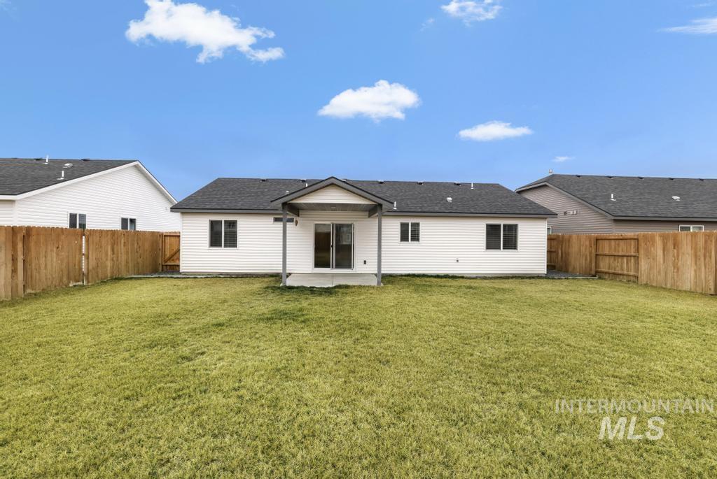 1113 Meadow Lake Loop, Buhl, Idaho 83316, 4 Bedrooms, 2 Bathrooms, Residential For Sale, Price $375,000,MLS 98972481