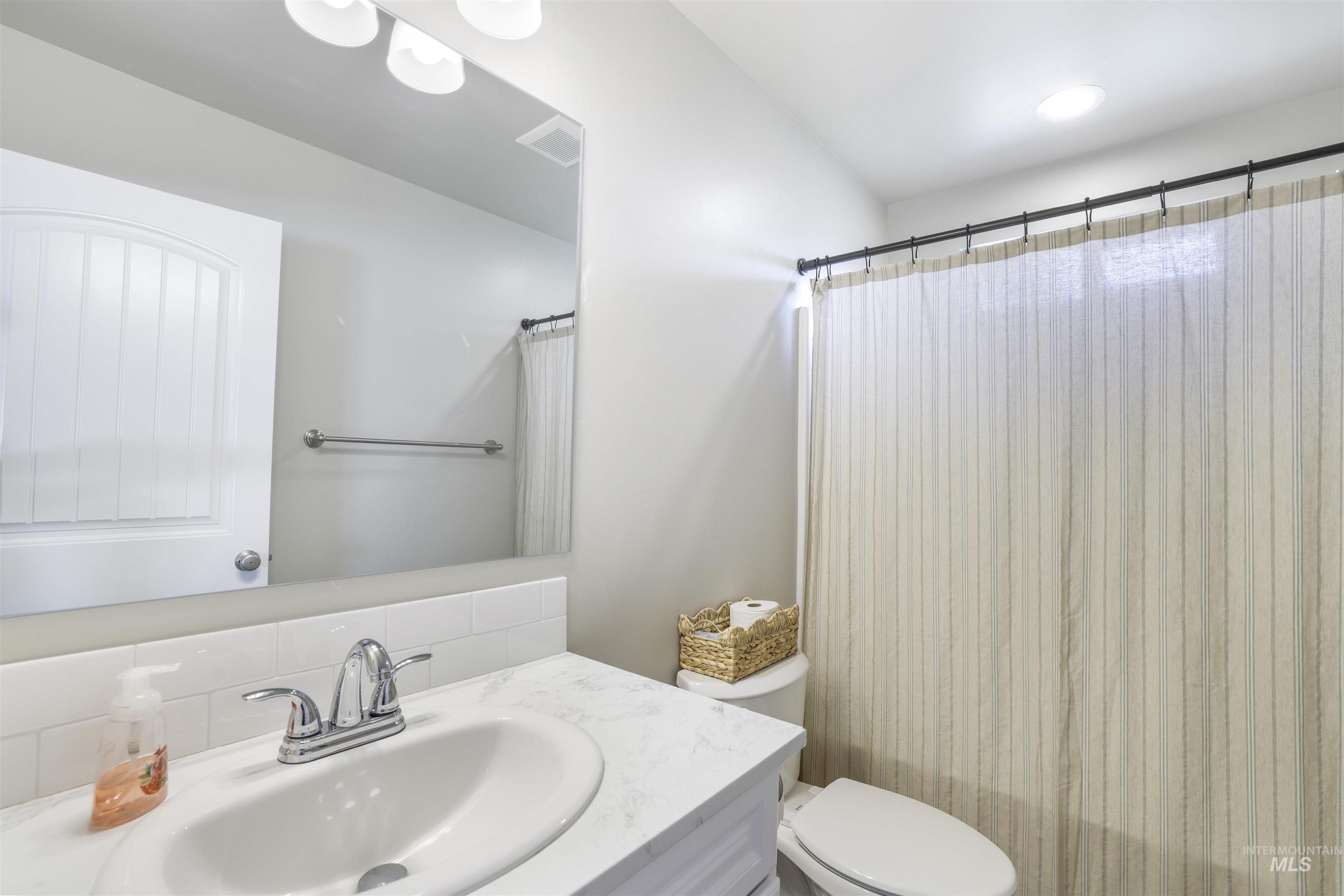 1113 Meadow Lake Loop, Buhl, Idaho 83316, 4 Bedrooms, 2 Bathrooms, Residential For Sale, Price $375,000,MLS 98972481