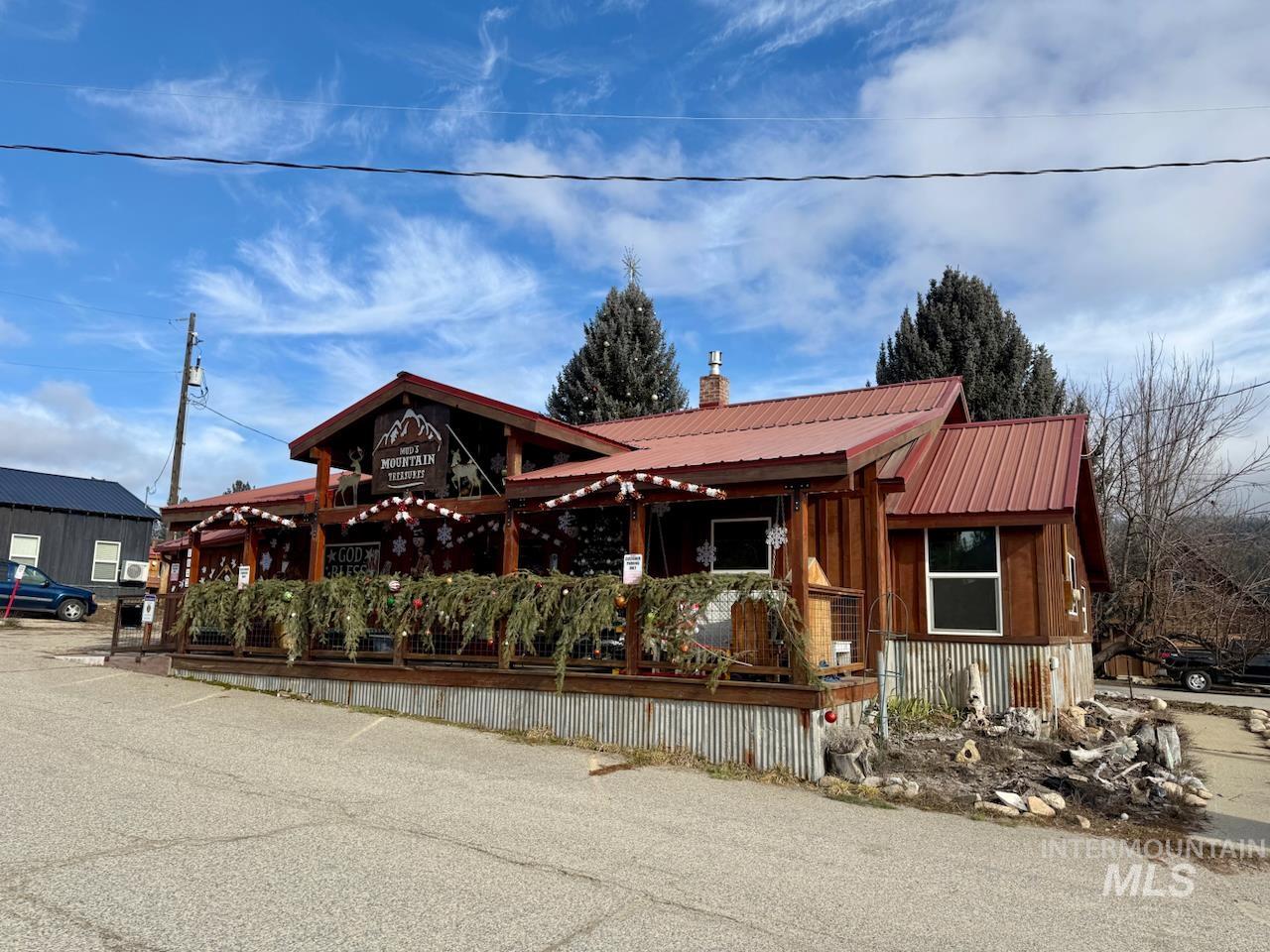 1042 Old Crouch Rd, Garden Valley, Idaho 83622, 3 Rooms, Business/Commercial For Sale, Price $995,000,MLS 98972485