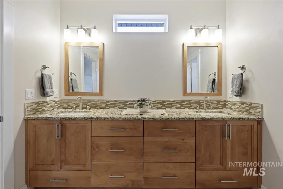 1360 W Cerulean, Kuna, Idaho 83634, 3 Bedrooms, 2 Bathrooms, Residential For Sale, Price $569,900,MLS 98972486