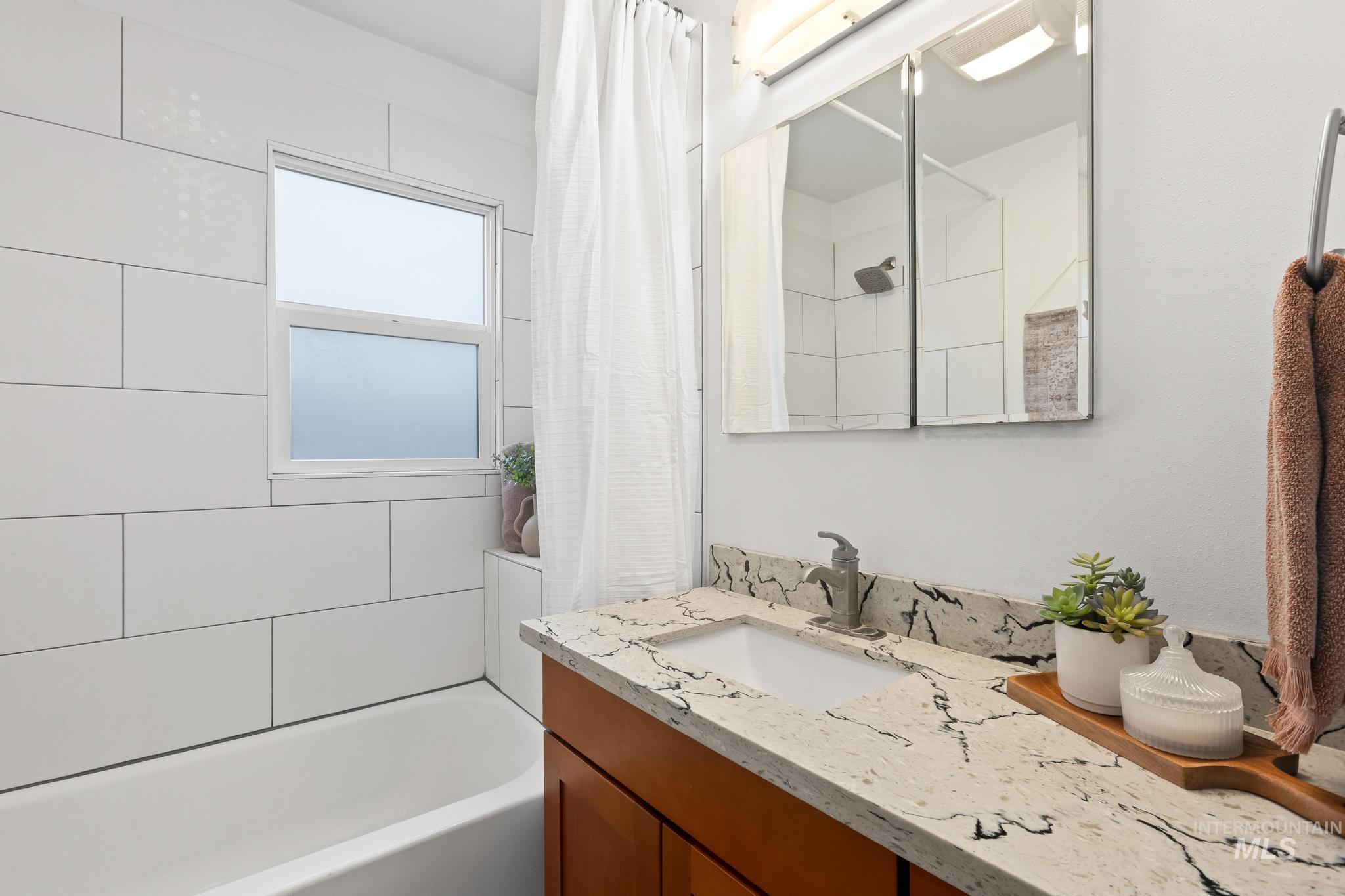 1019 N 30th Street, Boise, Idaho 83702, 2 Bedrooms, 1 Bathroom, Residential For Sale, Price $425,000,MLS 98972490