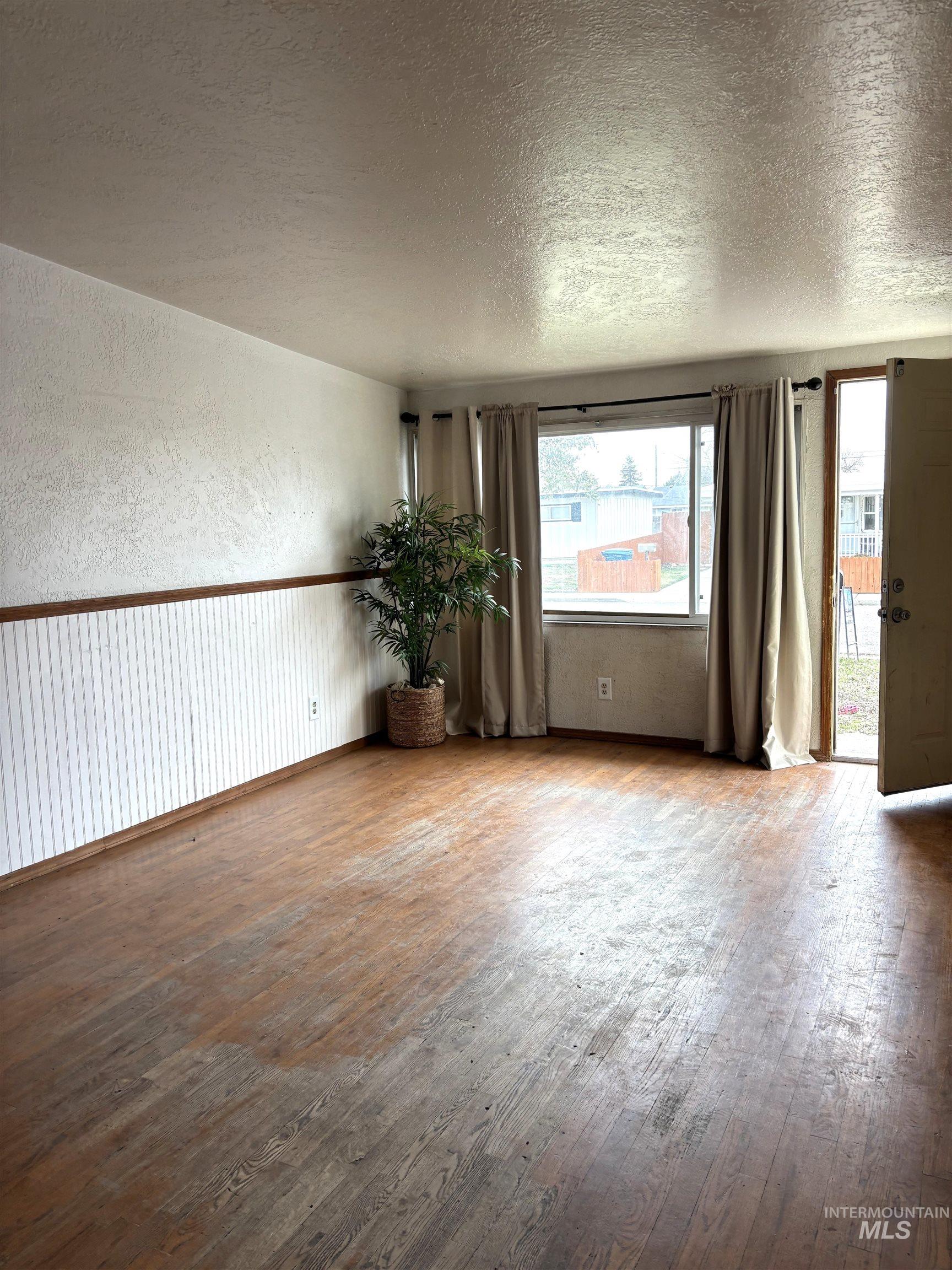 675 S 13th E, Mountain Home, Idaho 83647, 2 Bedrooms, 1 Bathroom, Residential For Sale, Price $190,000,MLS 98972491