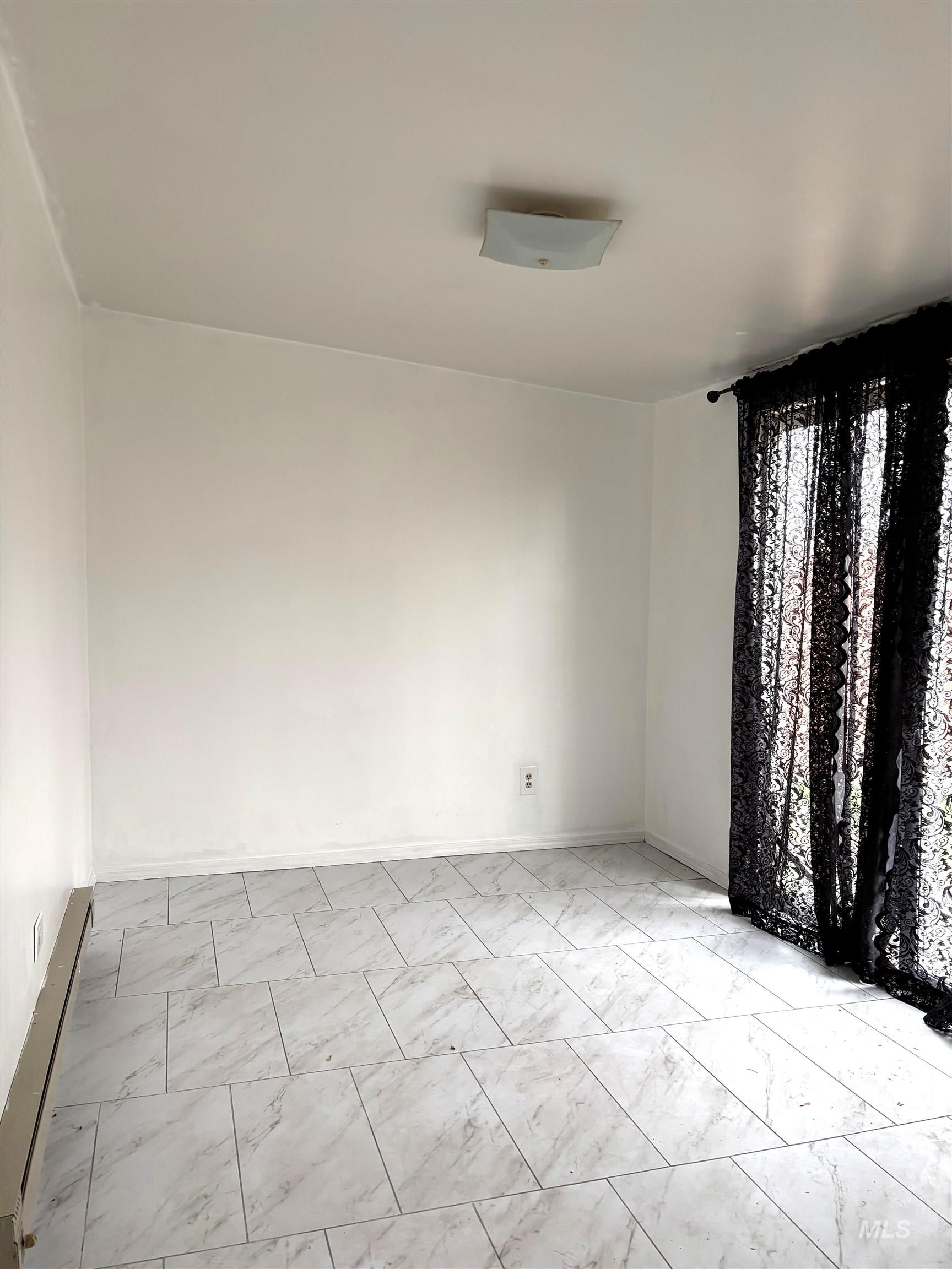 675 S 13th E, Mountain Home, Idaho 83647, 2 Bedrooms, 1 Bathroom, Residential For Sale, Price $190,000,MLS 98972491