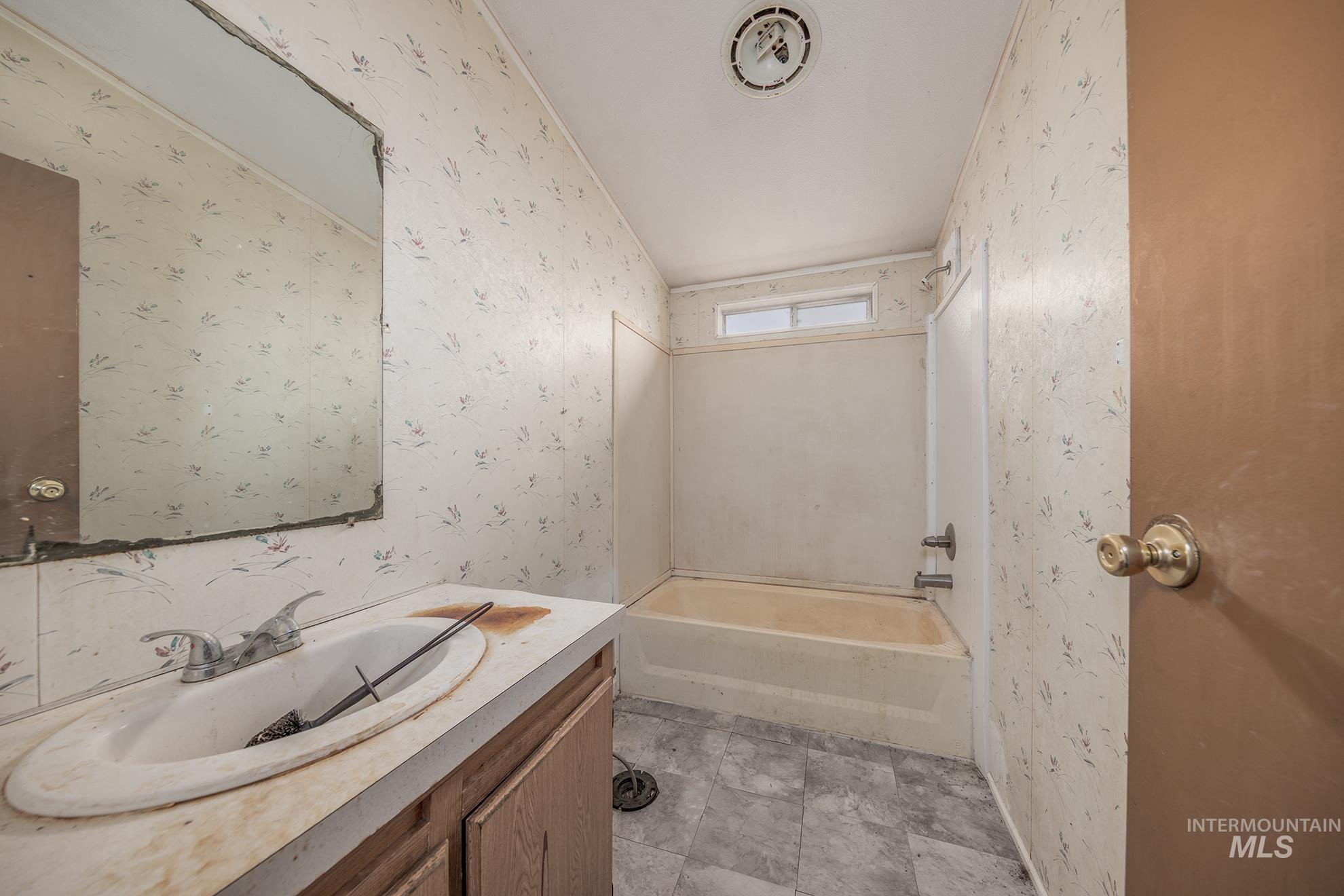 1445 SE Claude Rd, Ontario, Oregon 97914, 3 Bedrooms, 2 Bathrooms, Residential For Sale, Price $149,900,MLS 98972492