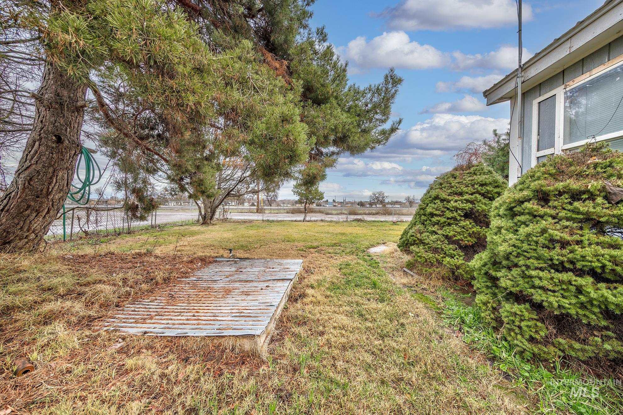 1445 SE Claude Rd, Ontario, Oregon 97914, 3 Bedrooms, 2 Bathrooms, Residential For Sale, Price $149,900,MLS 98972492