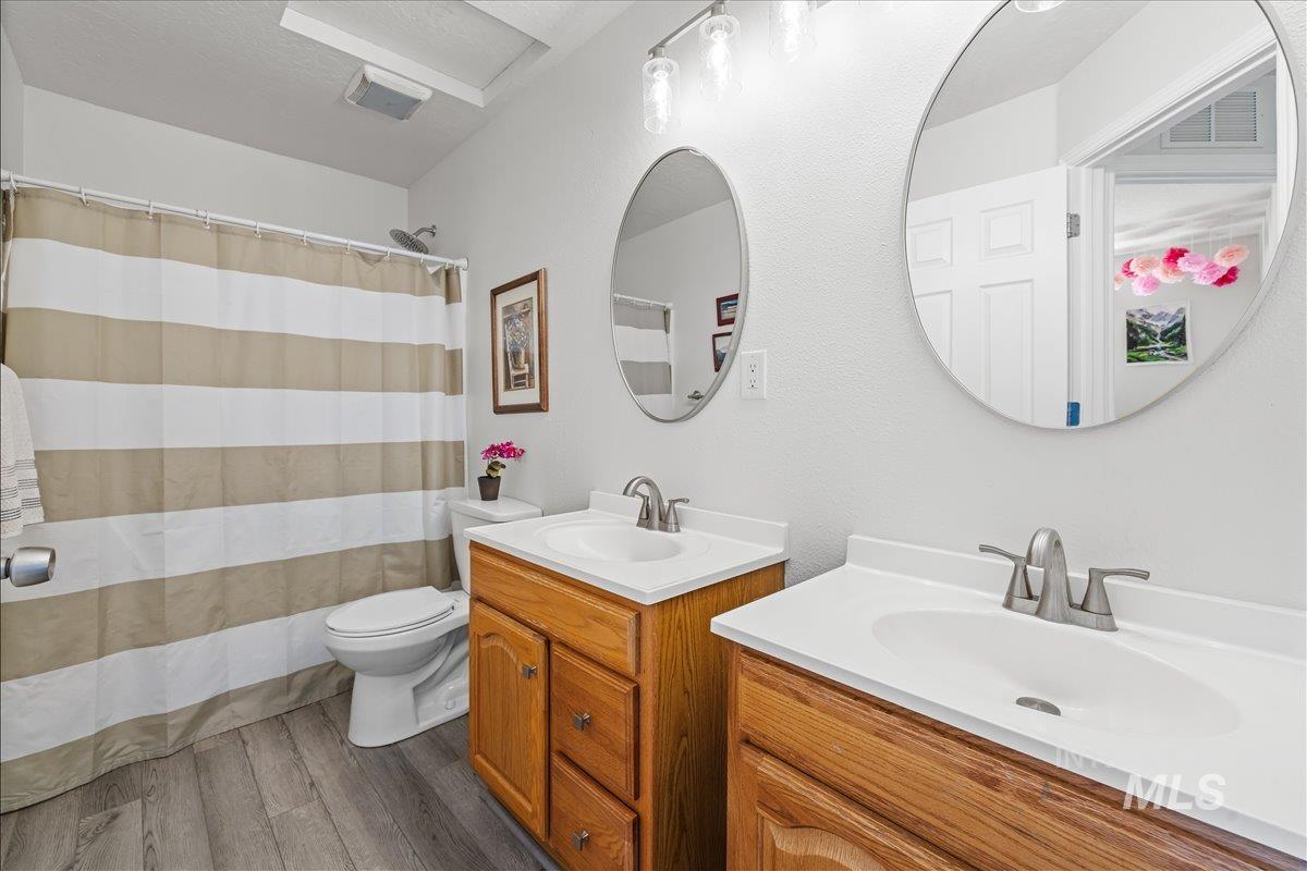 11453 W Glen Ellyn Ct, Boise, Idaho 83713, 3 Bedrooms, 2.5 Bathrooms, Residential For Sale, Price $465,000,MLS 98972496