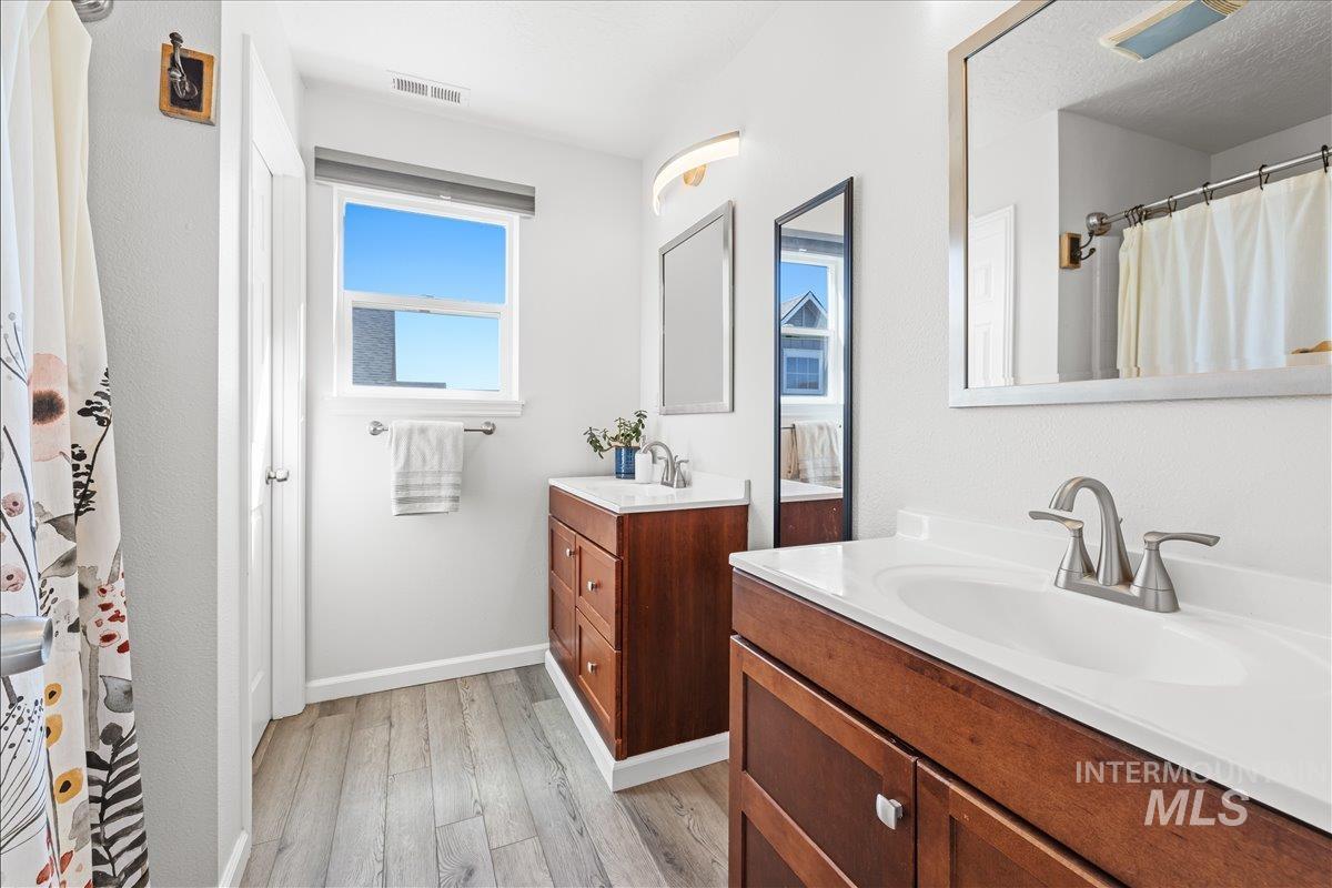 11453 W Glen Ellyn Ct, Boise, Idaho 83713, 3 Bedrooms, 2.5 Bathrooms, Residential For Sale, Price $465,000,MLS 98972496