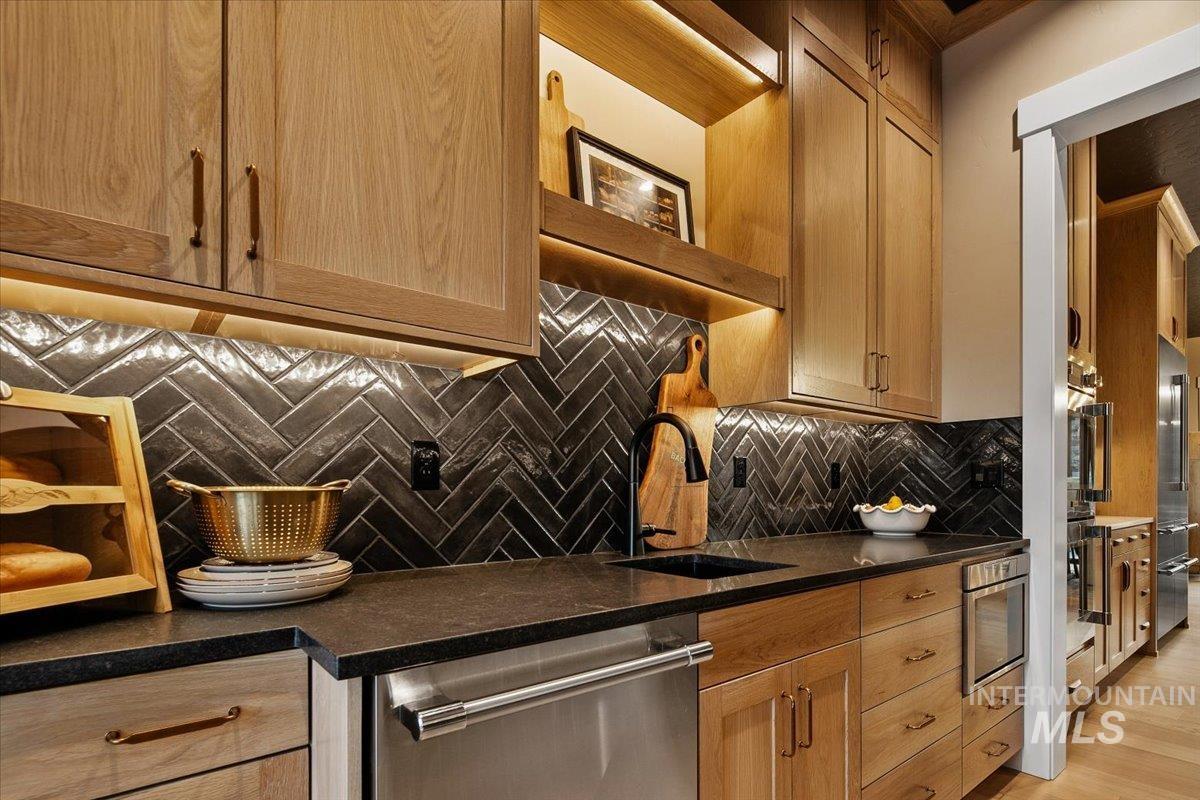 7017 N Cairnhill Way, Eagle, Idaho 83616, 4 Bedrooms, 4.5 Bathrooms, Residential For Sale, Price $2,299,900, 98972497