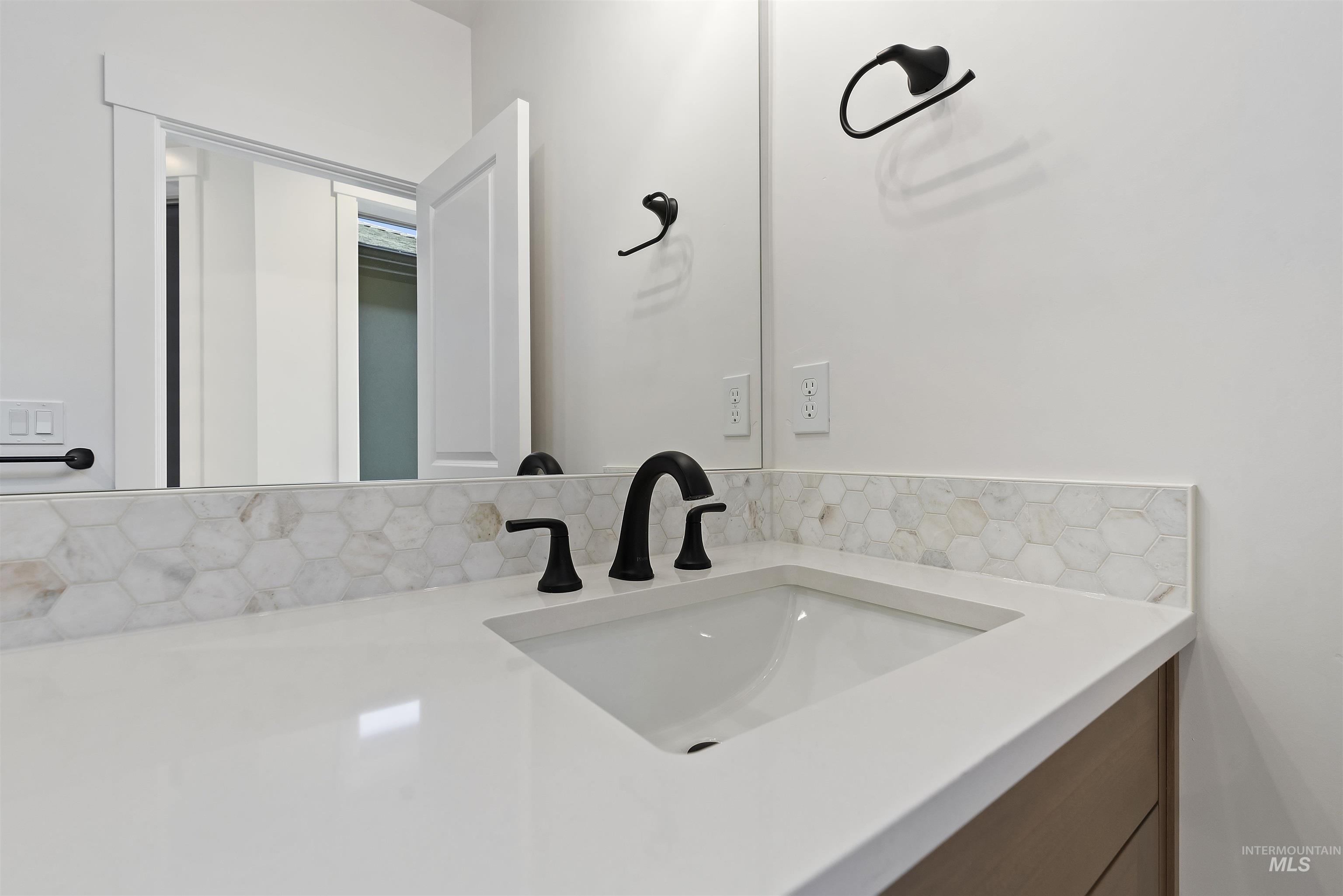 6536 E Lucy Dr, Eagle, Idaho 83714, 3 Bedrooms, 2 Bathrooms, Residential For Sale, Price $559,880,MLS 98972499