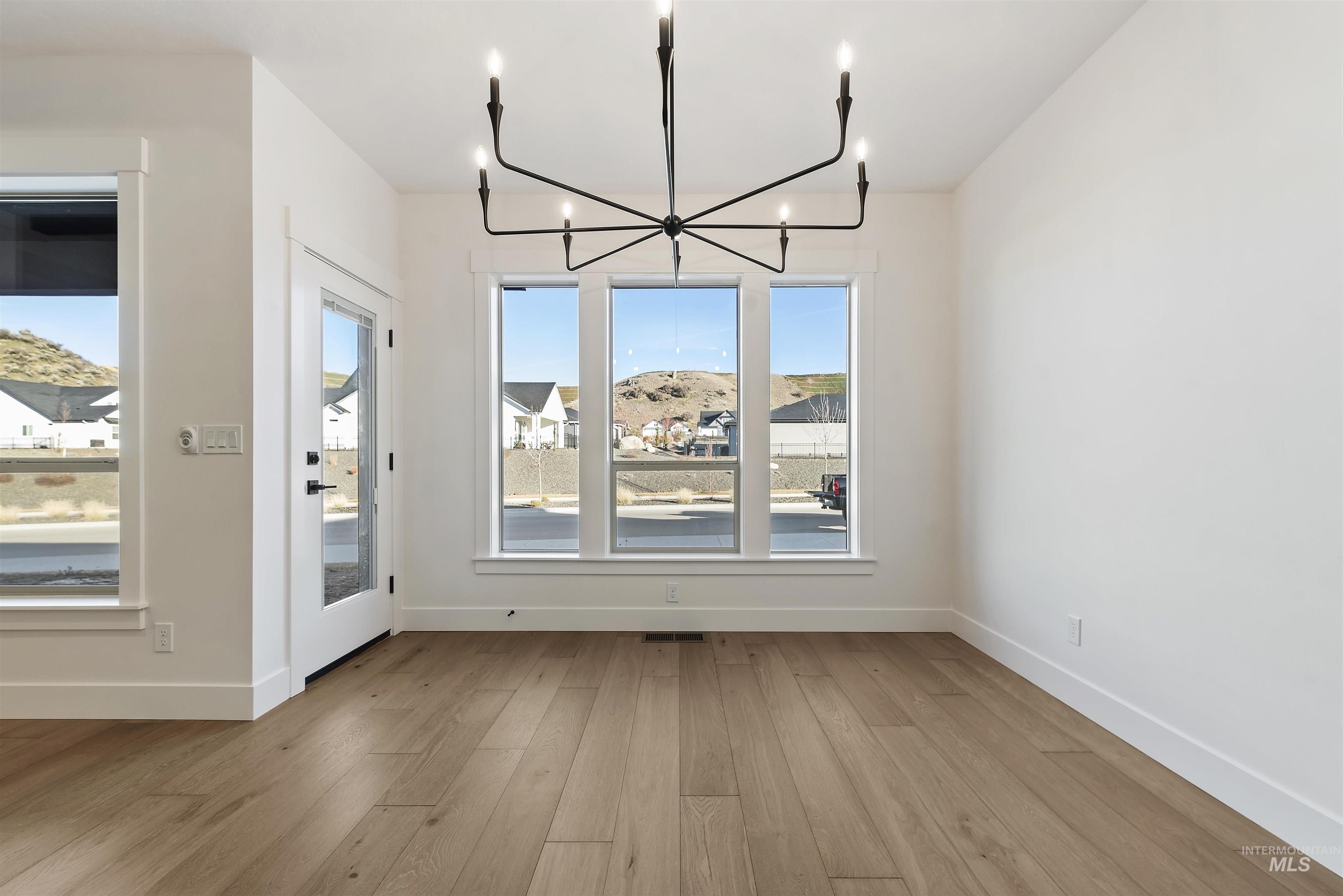 6536 E Lucy Dr, Eagle, Idaho 83714, 3 Bedrooms, 2 Bathrooms, Residential For Sale, Price $559,880,MLS 98972499