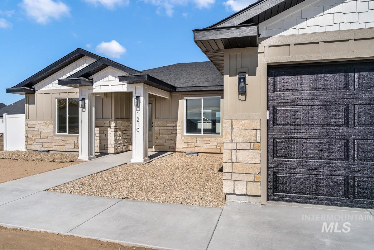 1210 Ira Burton, Twin Falls, Idaho 83301, 4 Bedrooms, 2 Bathrooms, Residential For Sale, Price $439,000,MLS 98972500