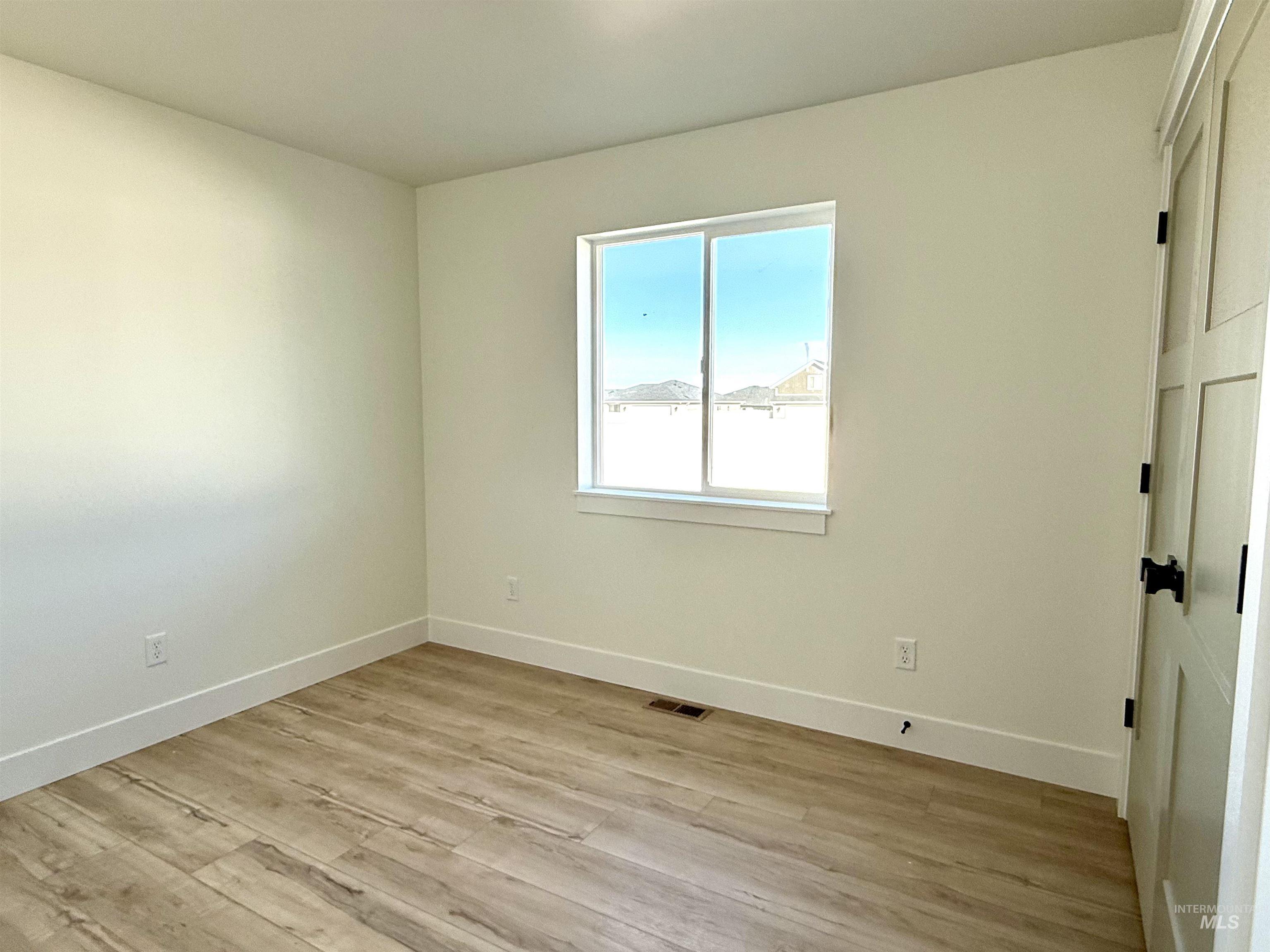 1210 Ira Burton, Twin Falls, Idaho 83301, 4 Bedrooms, 2 Bathrooms, Residential For Sale, Price $439,000,MLS 98972500