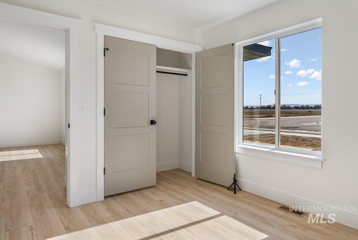 1210 Ira Burton, Twin Falls, Idaho 83301, 4 Bedrooms, 2 Bathrooms, Residential For Sale, Price $439,000, 98972500