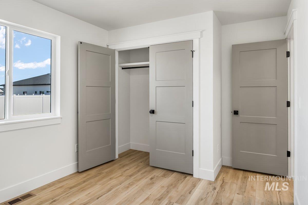 1210 Ira Burton, Twin Falls, Idaho 83301, 4 Bedrooms, 2 Bathrooms, Residential For Sale, Price $439,000, 98972500