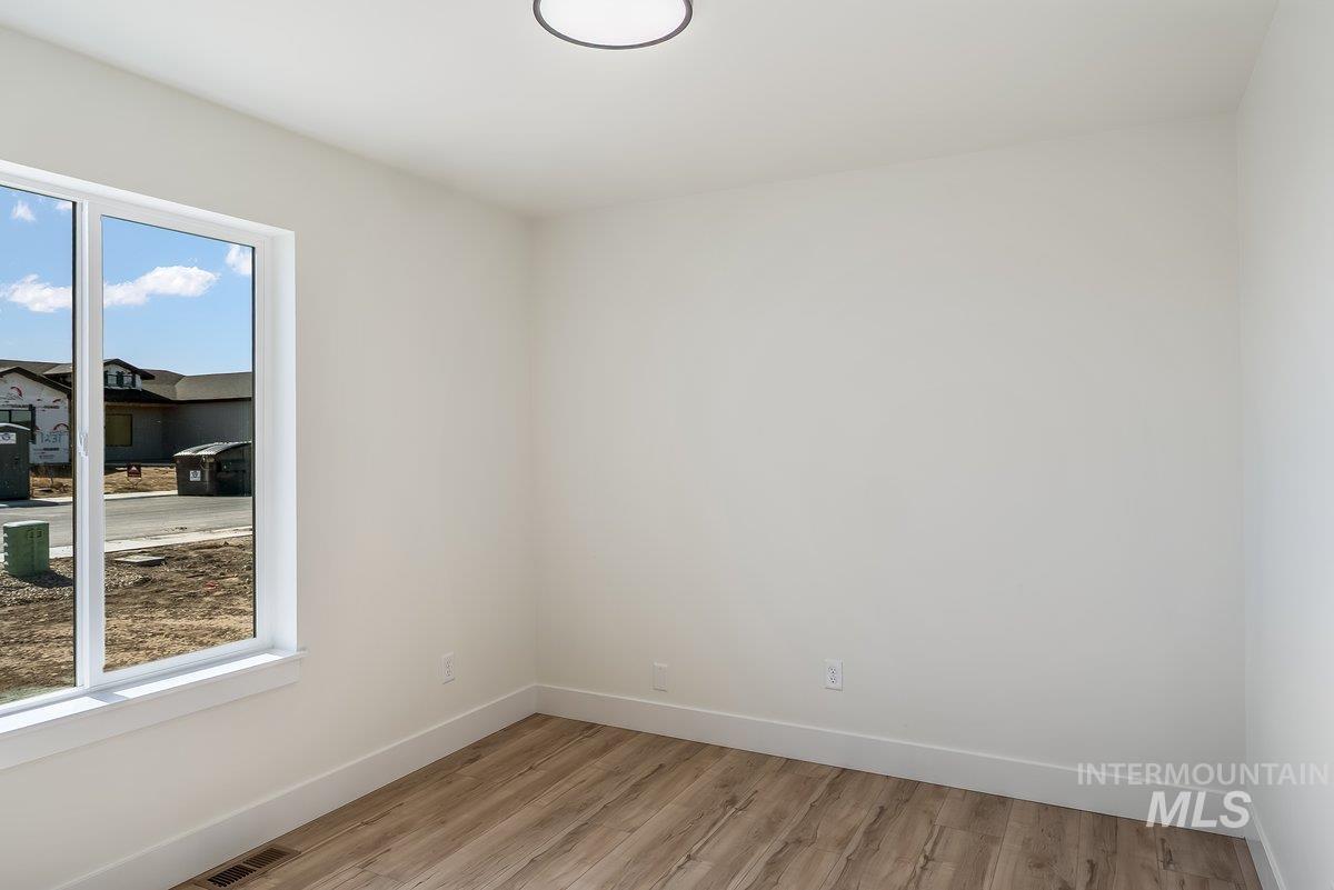 1210 Ira Burton, Twin Falls, Idaho 83301, 4 Bedrooms, 2 Bathrooms, Residential For Sale, Price $439,000,MLS 98972500