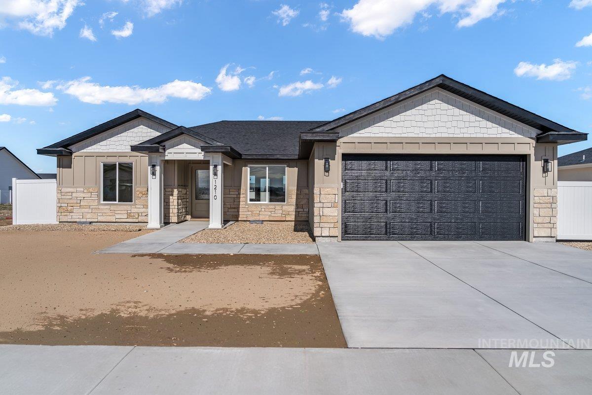 1210 Ira Burton, Twin Falls, Idaho 83301, 4 Bedrooms, 2 Bathrooms, Residential For Sale, Price $439,000,MLS 98972500