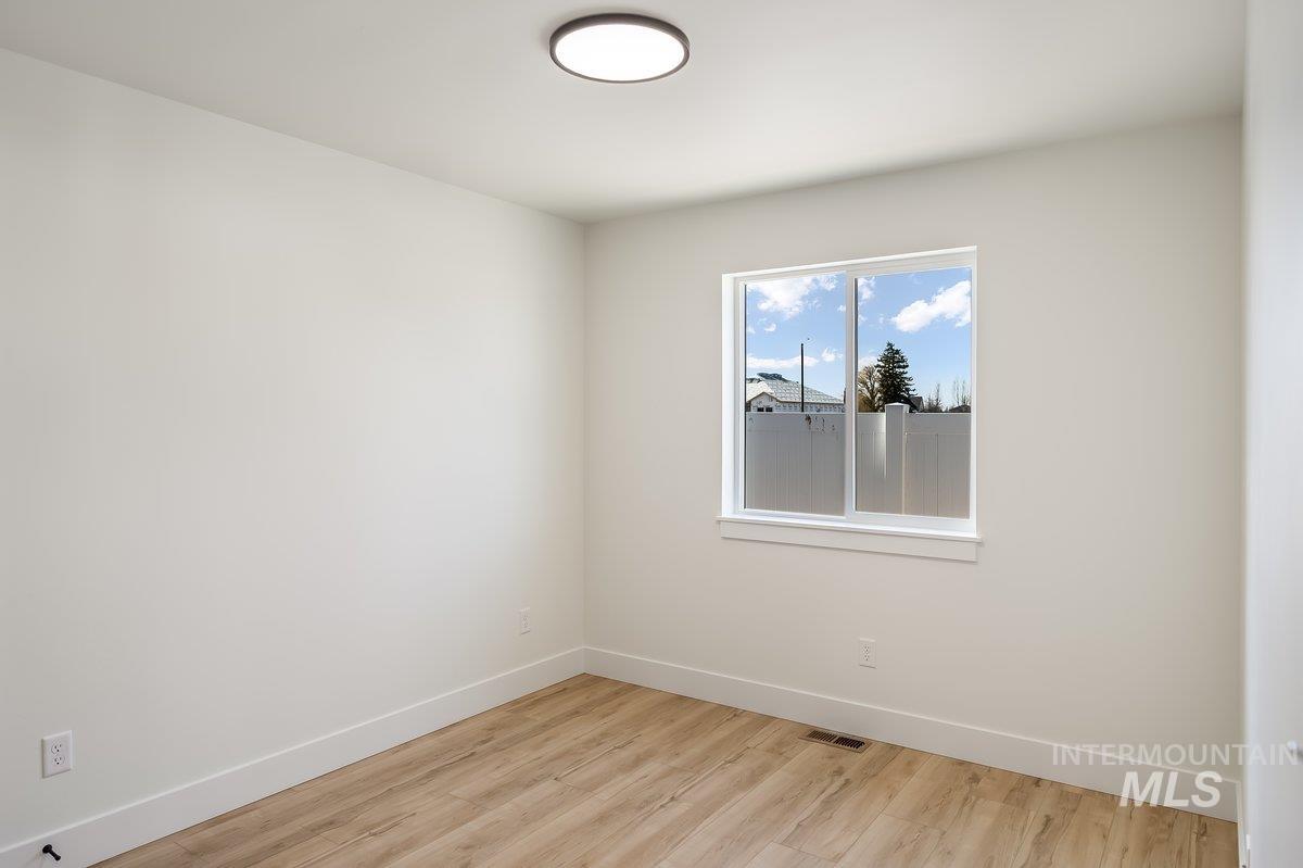 1210 Ira Burton, Twin Falls, Idaho 83301, 4 Bedrooms, 2 Bathrooms, Residential For Sale, Price $439,000,MLS 98972500