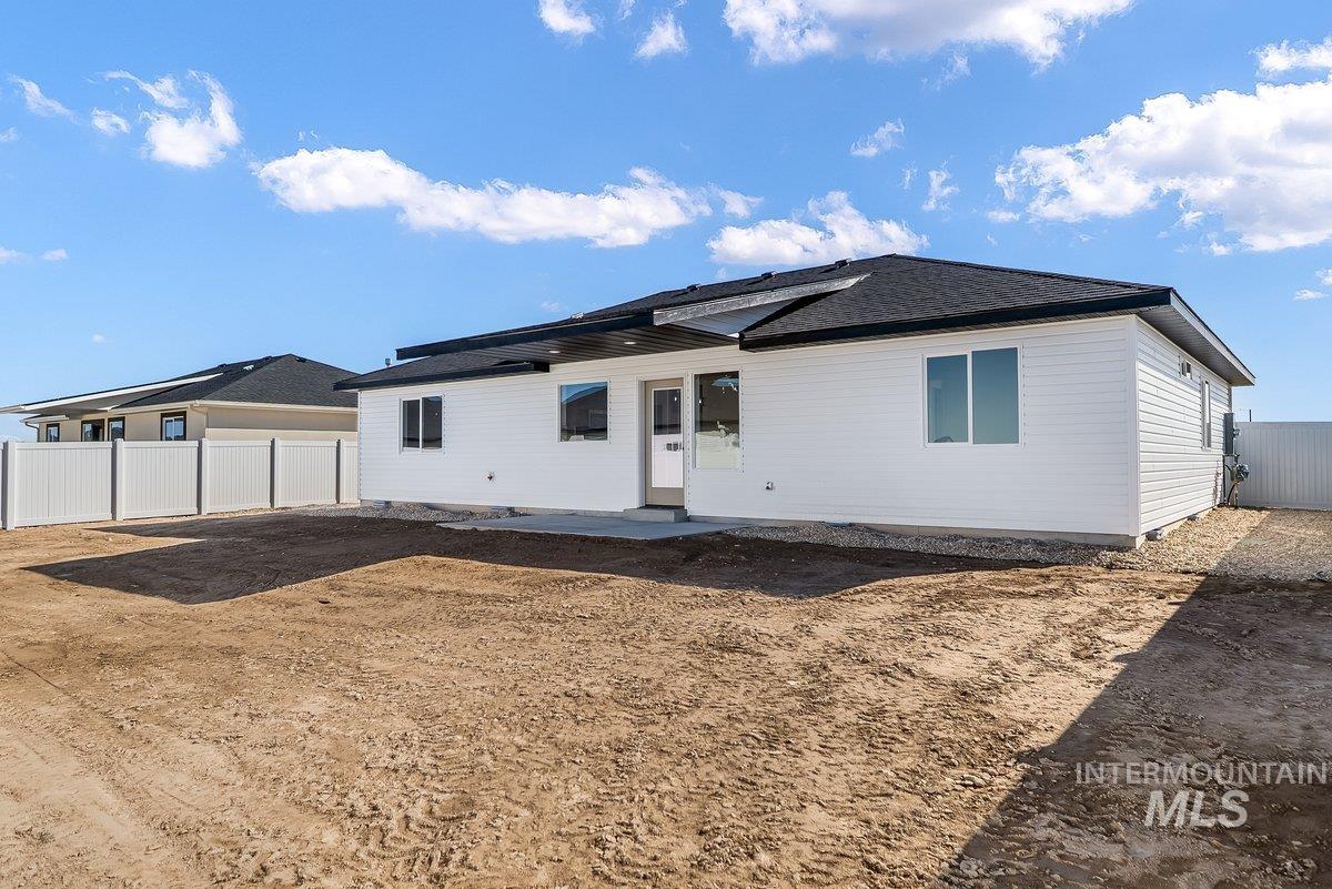 1210 Ira Burton, Twin Falls, Idaho 83301, 4 Bedrooms, 2 Bathrooms, Residential For Sale, Price $439,000,MLS 98972500