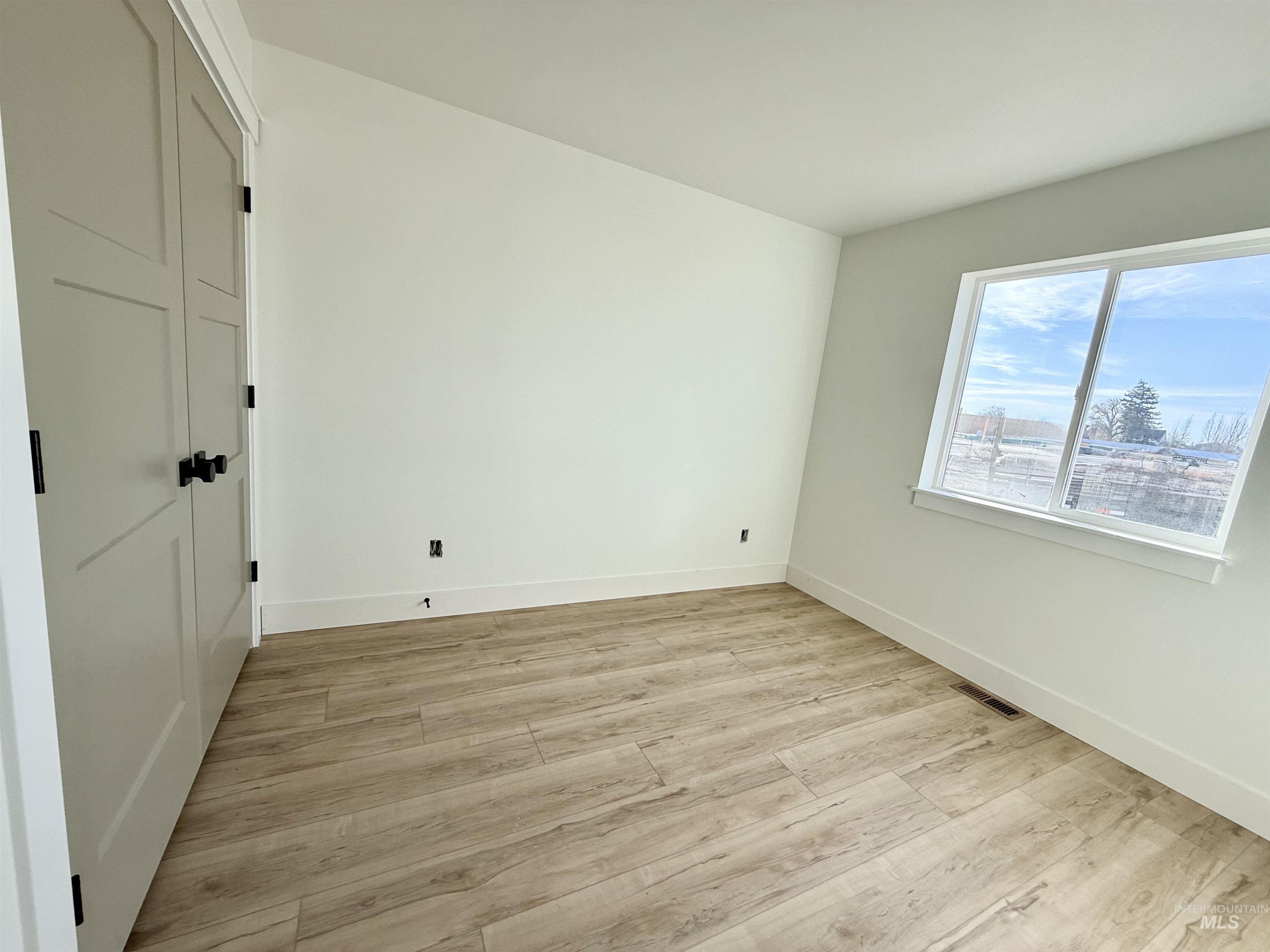 1210 Ira Burton, Twin Falls, Idaho 83301, 4 Bedrooms, 2 Bathrooms, Residential For Sale, Price $439,000,MLS 98972500