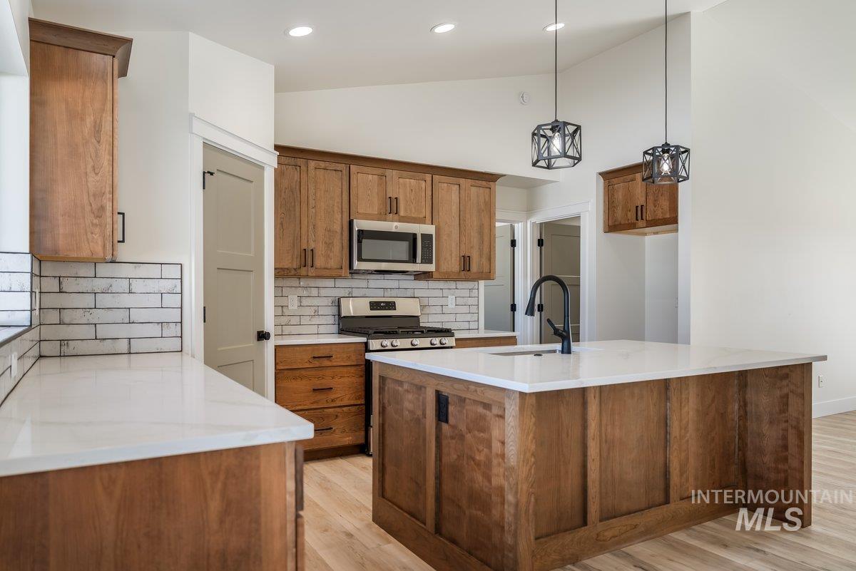 1210 Ira Burton, Twin Falls, Idaho 83301, 4 Bedrooms, 2 Bathrooms, Residential For Sale, Price $439,000, 98972500