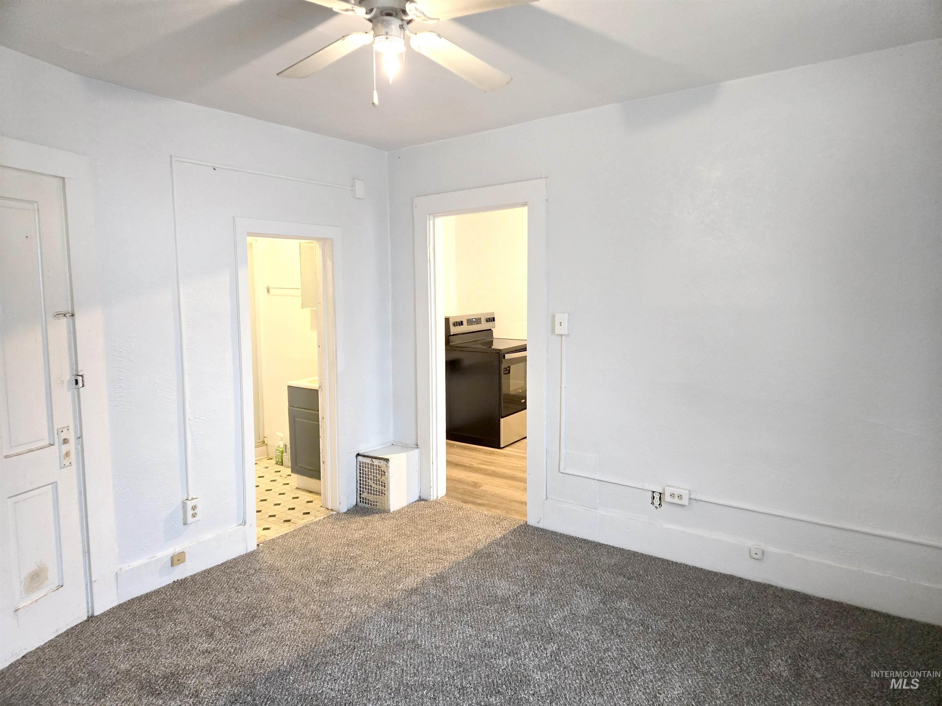 330 2nd Ave North, Twin Falls, Idaho 83301, 1 Bedroom, 1 Bathroom, Residential Income For Sale, Price $490,000, 98972503