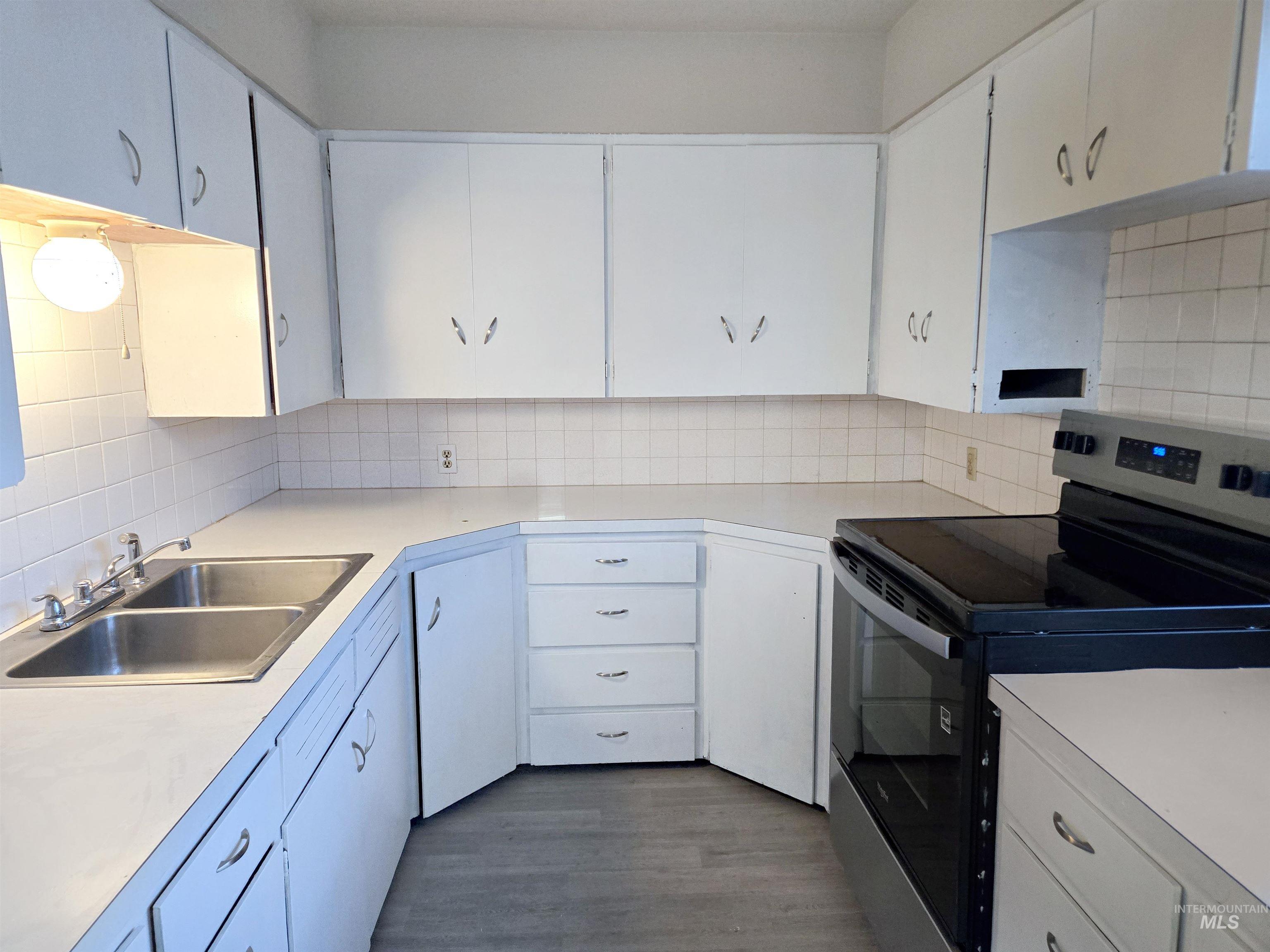 330 2nd Ave North, Twin Falls, Idaho 83301, 1 Bedroom, 1 Bathroom, Residential Income For Sale, Price $490,000, 98972503