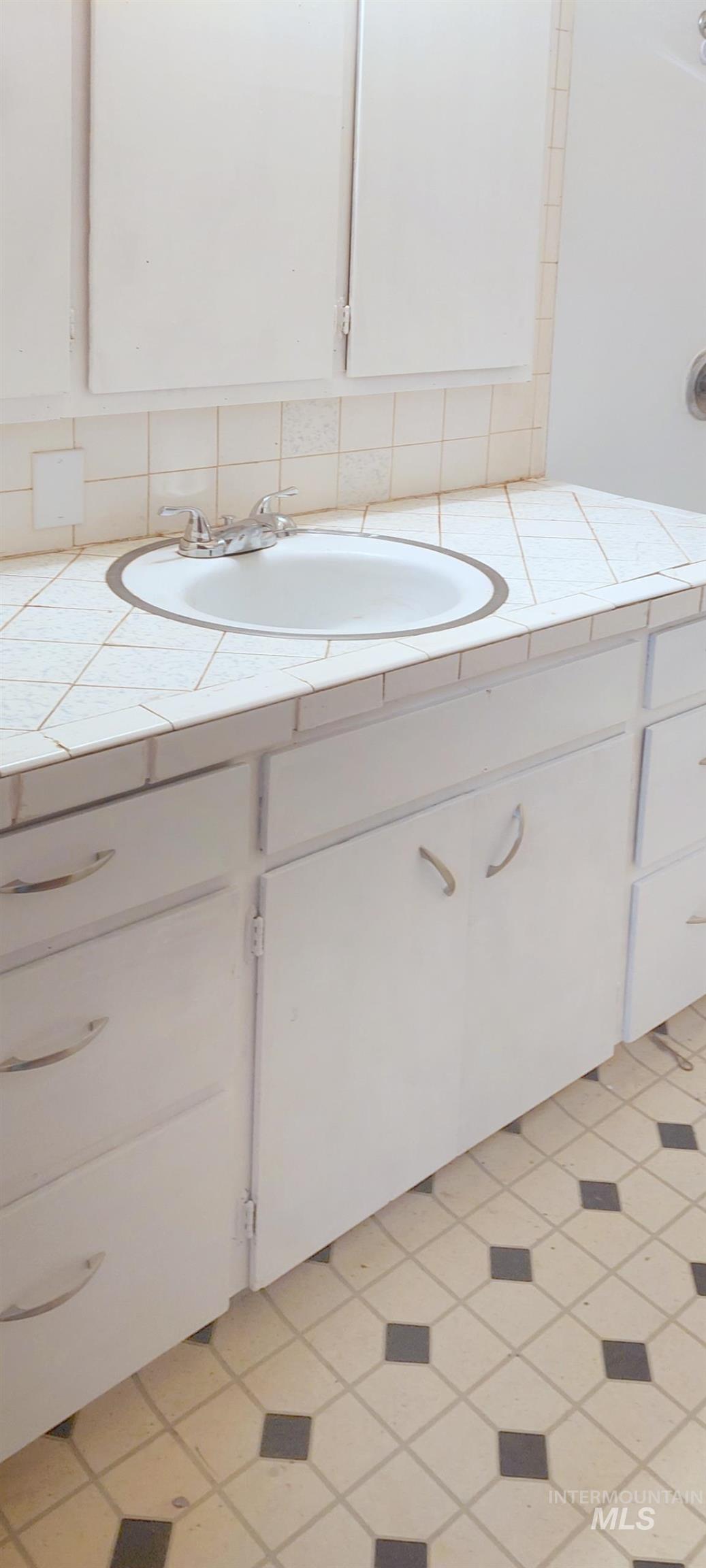 330 2nd Ave North, Twin Falls, Idaho 83301, 1 Bedroom, 1 Bathroom, Residential Income For Sale, Price $500,000,MLS 98972503