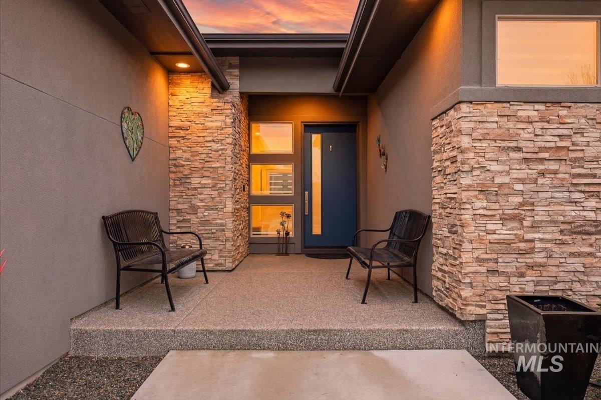 672 E Vivid Sky Drive, Meridian, Idaho 83642-4955, 3 Bedrooms, 2 Bathrooms, Residential For Sale, Price $795,000,MLS 98972504